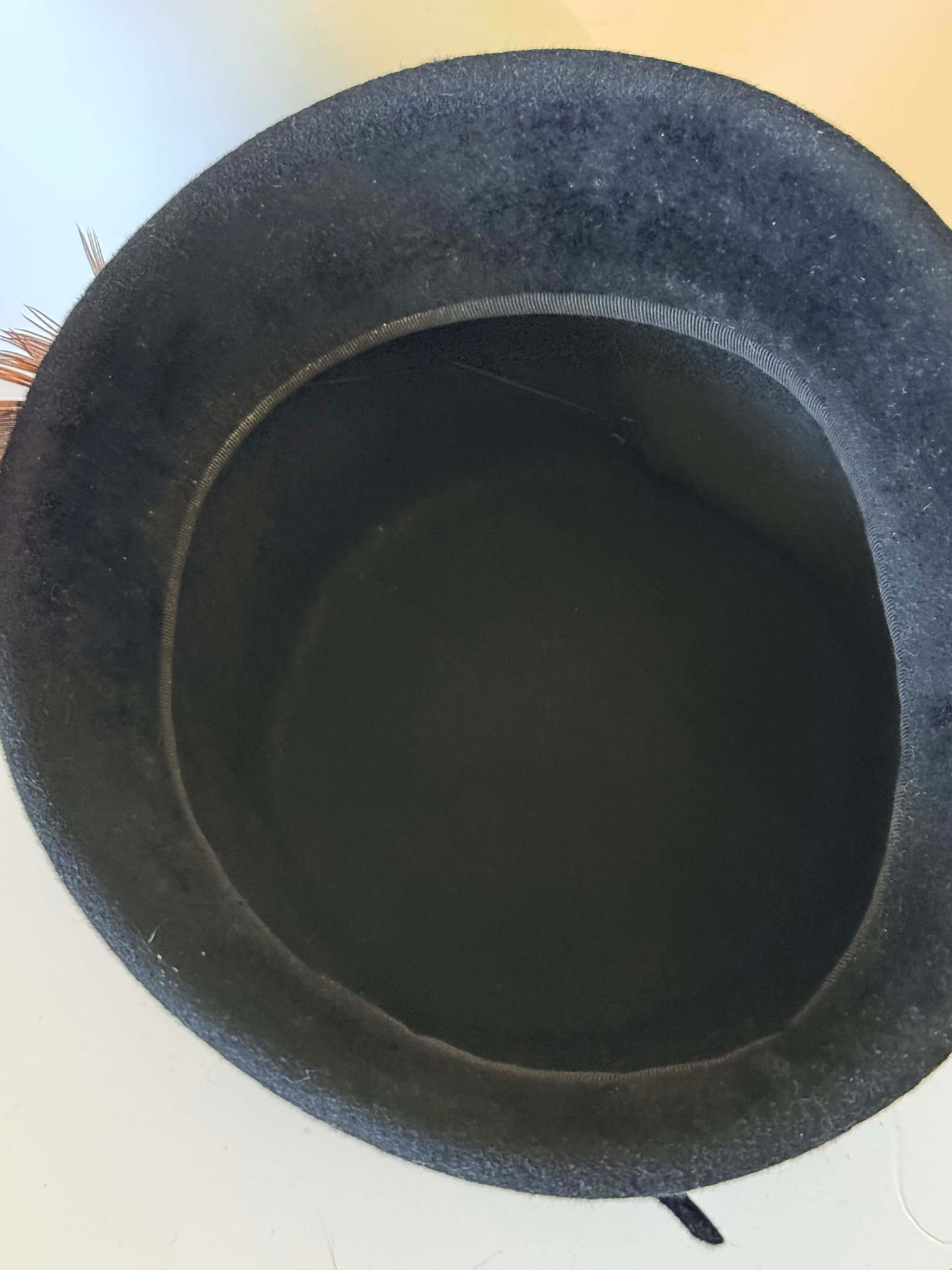 1940s Black Felt Hat with Feather Accent – Vintage Mid Century Statement Hat