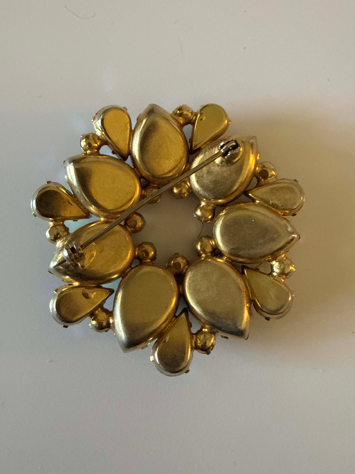 Vintage 1950s Green Rhinestone Wreath Brooch Emerald Green Aurora Borealis Crystal Christmas Pin Mid Century Costume Jewelry