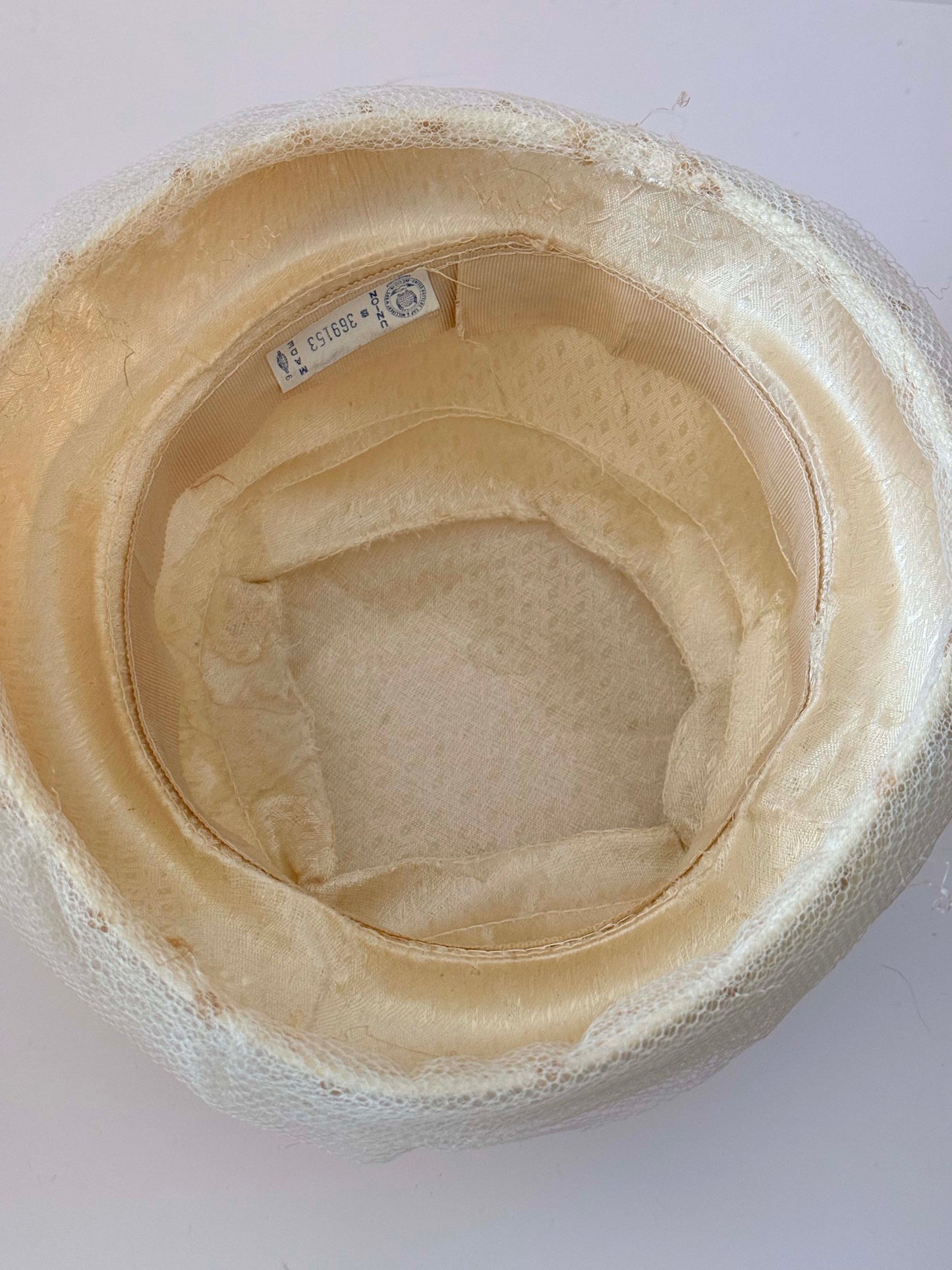 Vintage Ivory Tulle Hat | 1960s Bridal Pillbox Hat | Wedding Veil Hat | Jackie Kennedy Style Hat | Vintage Bride Fascinator | Cream Silk Millinery