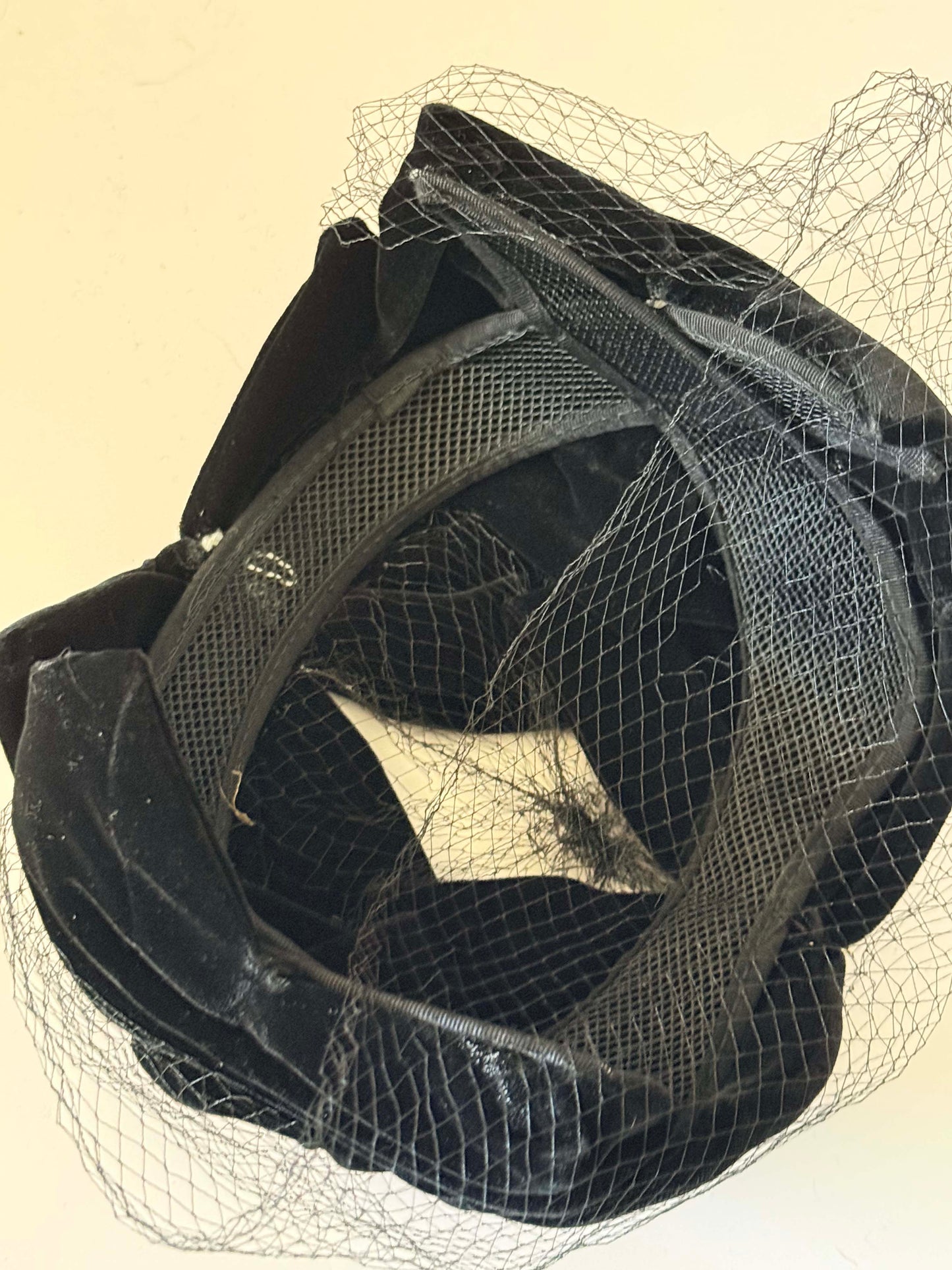 Vintage Black Velvet Turban Hat with Rhinestone Brooch and Veil | 1950s Cocktail Hat | Old Hollywood Fascinator | Mid Century Evening Hat