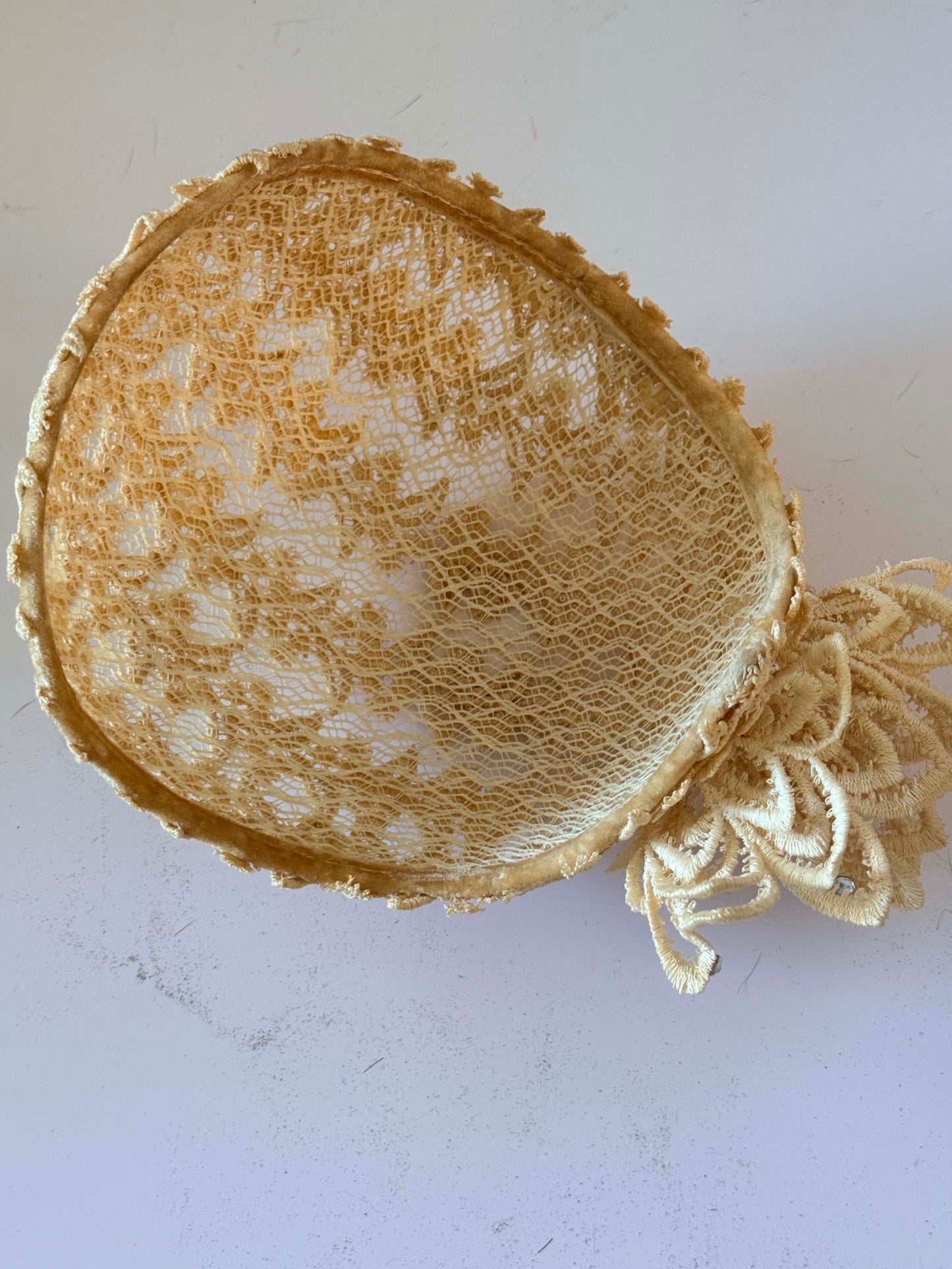 Vintage Lace Cocktail Hat | 1950s Ivory Lace Fascinator | Bridal Half Hat | Vintage Wedding Headpiece | Lace Juliet Cap