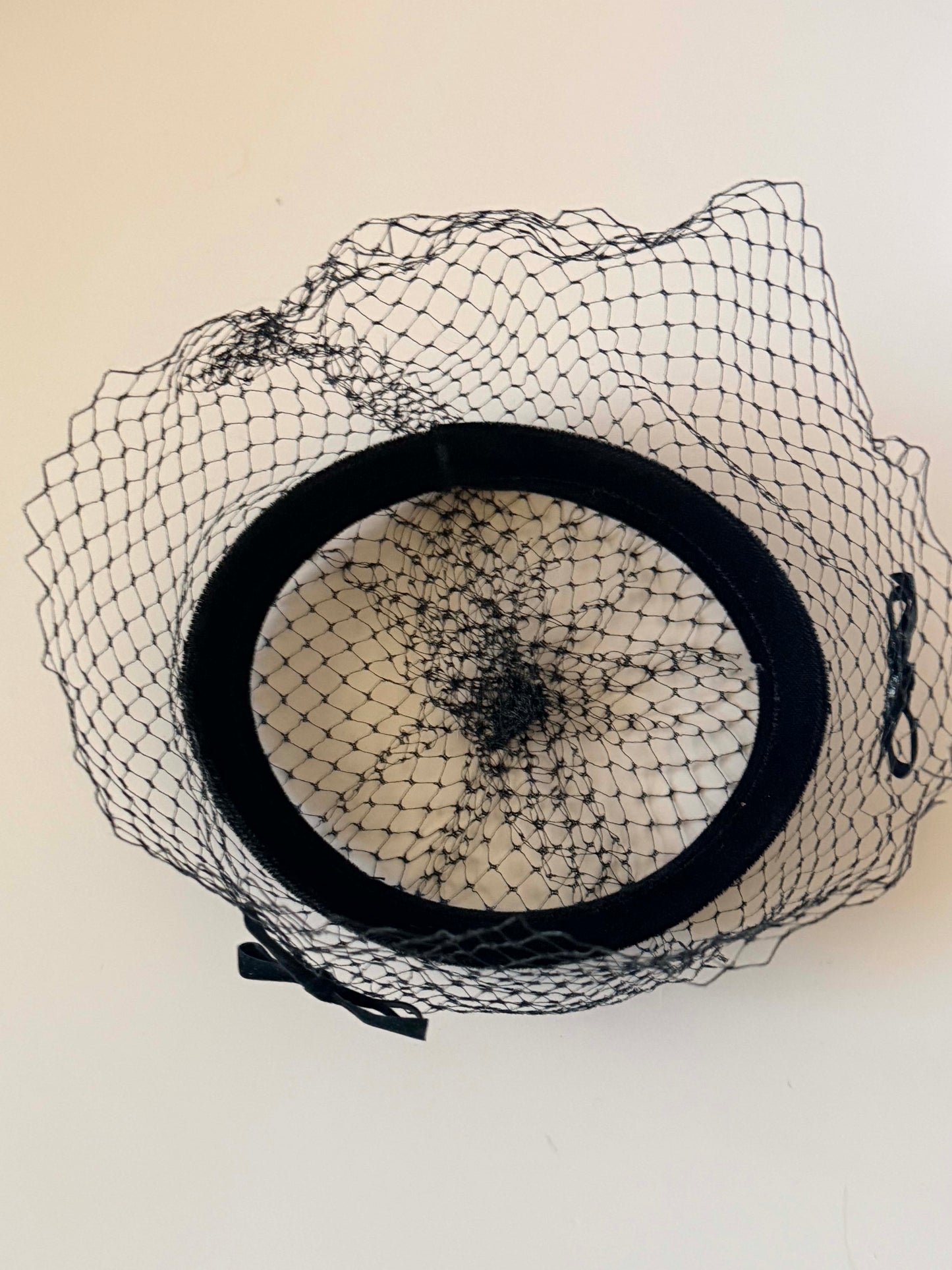 Vintage Black Velvet Halo Hat | 1950s Open Crown Hat | Birdcage Veil Fascinator | Cocktail Hat | Mid Century Millinery | Vintage Headpiece