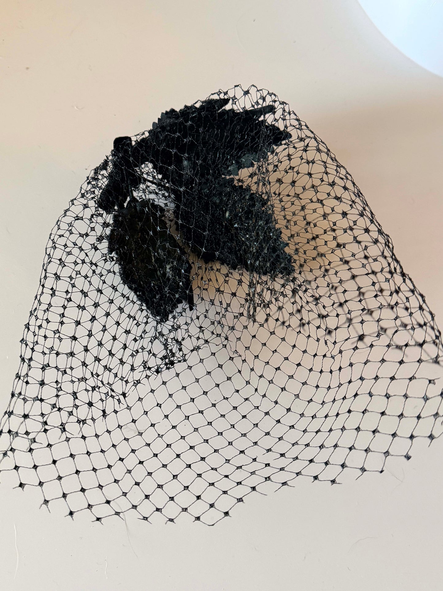 Vintage Black Veiled Fascinator Hat | 1950s Cocktail Hat | Birdcage Veil Headpiece | Mourning Hat | Mid Century Millinery | Gothic Bridal