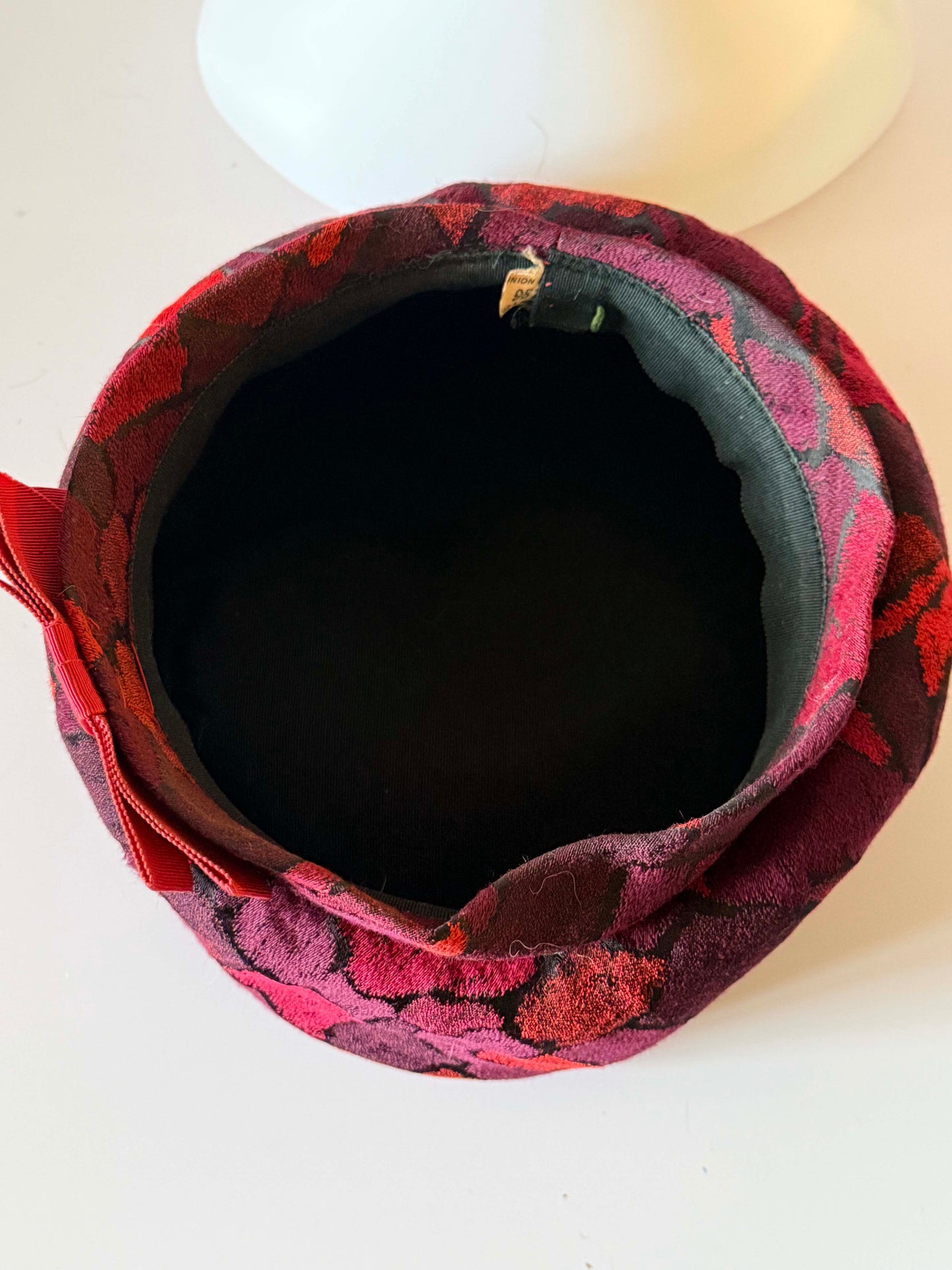 Vintage 1950s Burgundy & Red Velvety Brocade Hat – Sculpted Mid-Century Cocktail Cap with Grosgrain Bow