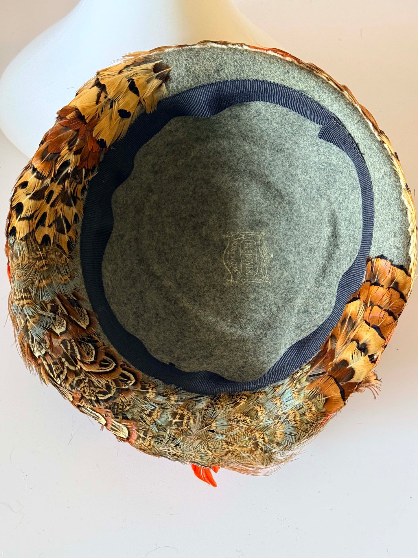 Vintage 1950s Pheasant Feather Hat – Autumn Tones Feathered Cocktail Cloche with Orange Accent