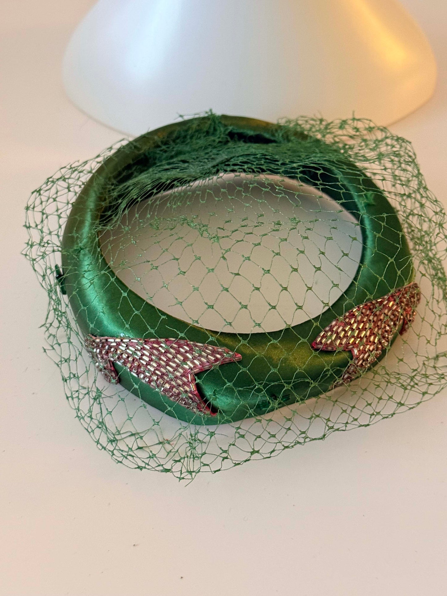 1950s Emerald Green Satin Cocktail Hat with Veil and Rhinestone Trim Vintage Mid-Century Halo Hat