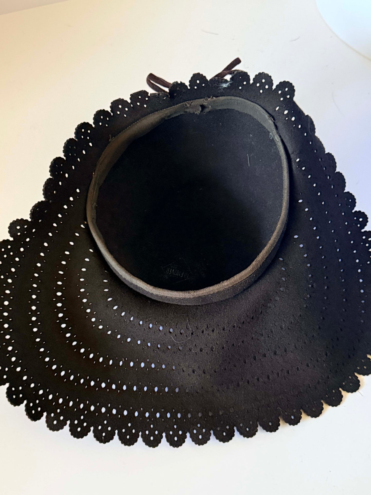 Vintage 1940s Dark Brown Wool Felt Wide Brim Hat Eyelet Cutwork Scalloped Brim Ribbon Tie Women's Millinery