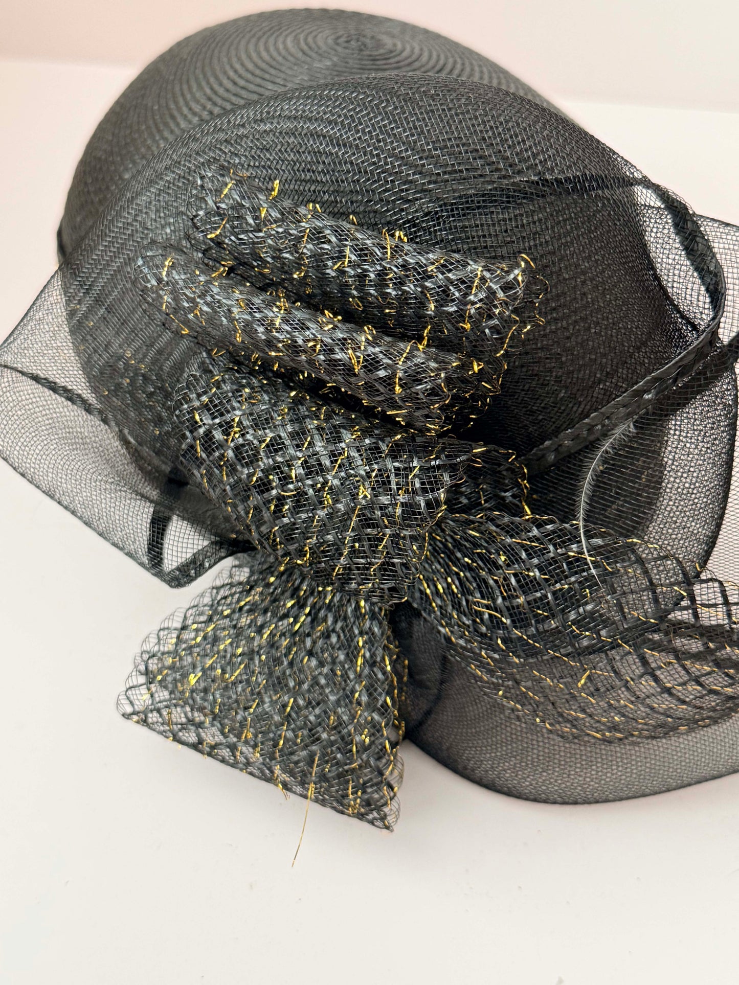 Vintage 1950s Black Straw Cocktail Hat – Sculptural Mesh Bow Fascinator with Gold Fleck Detail