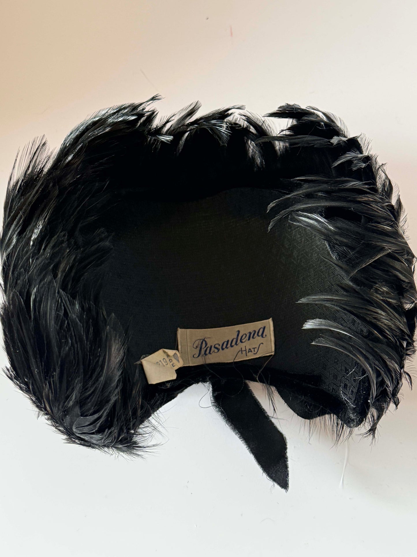1950s Pasadena Hats Black Feather Cocktail Hat – Dramatic Mid-Century Statement Cap