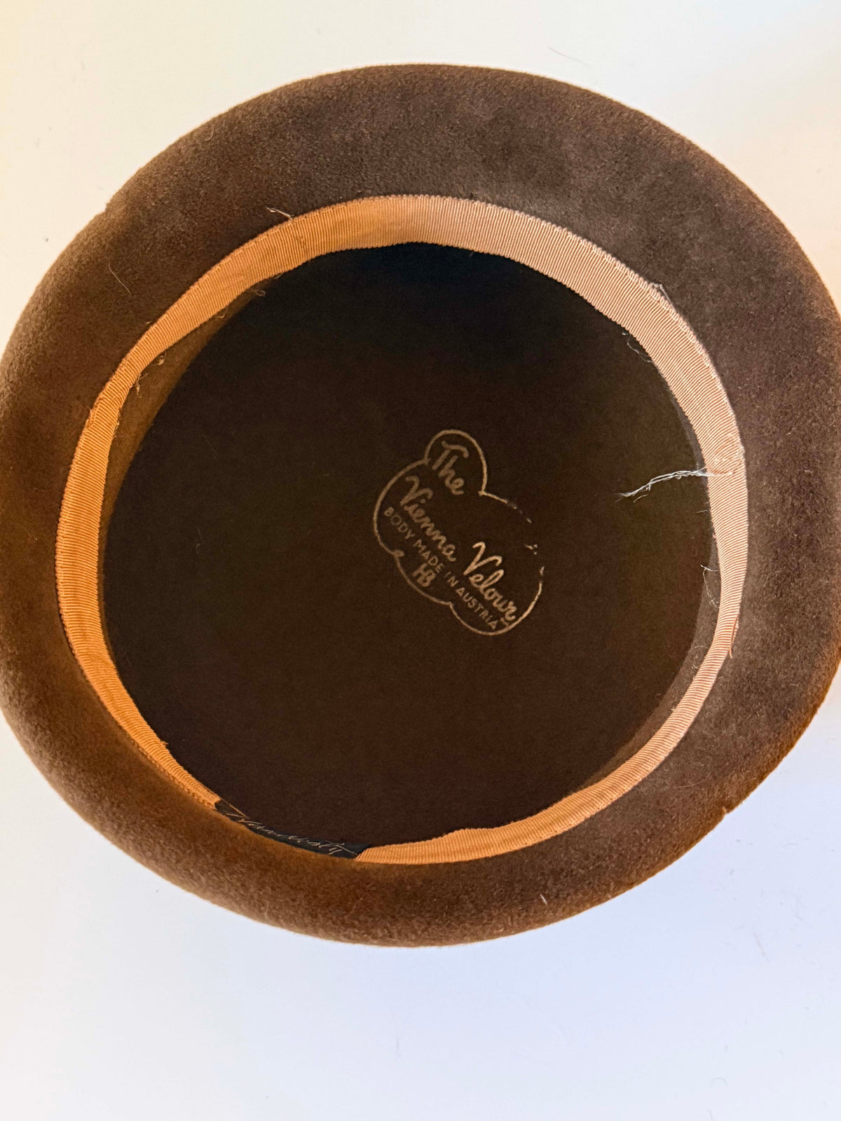 Vintage 1960s Vienna Velour Brown Felt Cloche Hat | Mod Geometric Bow Made in Austria