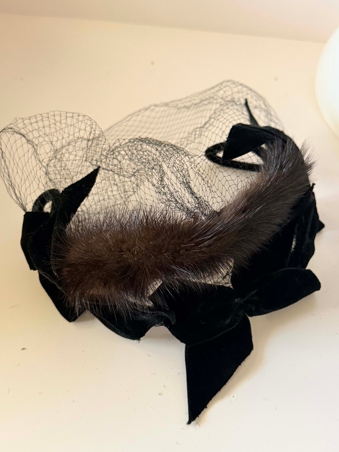 1950s Black Velvet & Mink Fur Fascinator Veil Hat Vintage Cocktail Headpiece Mid Century Evening Hat