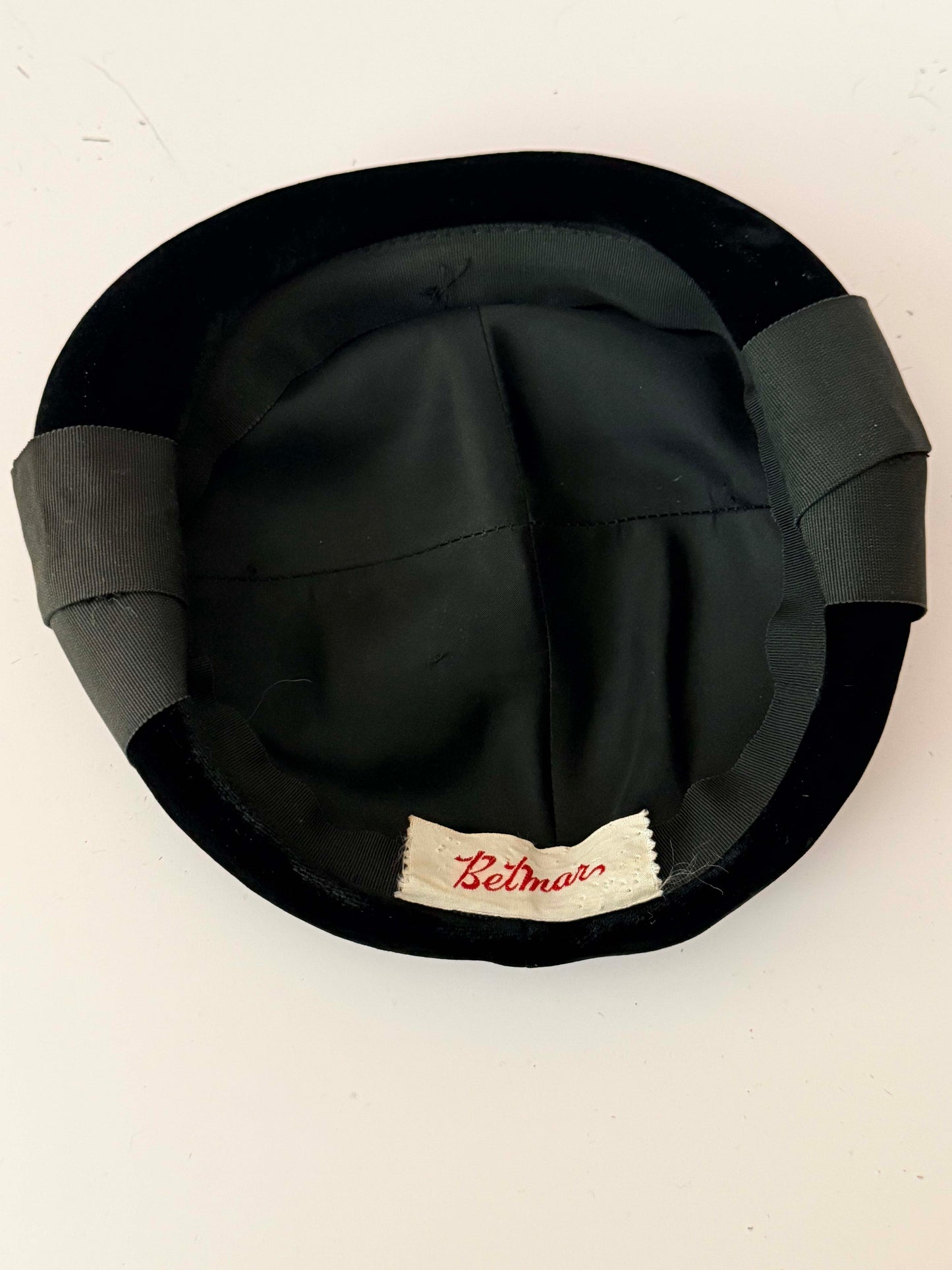 Vintage 1950s Betmar Black Velvet Cocktail Hat / Sculptural Tilt Hat with Grosgrain Ribbon Detail