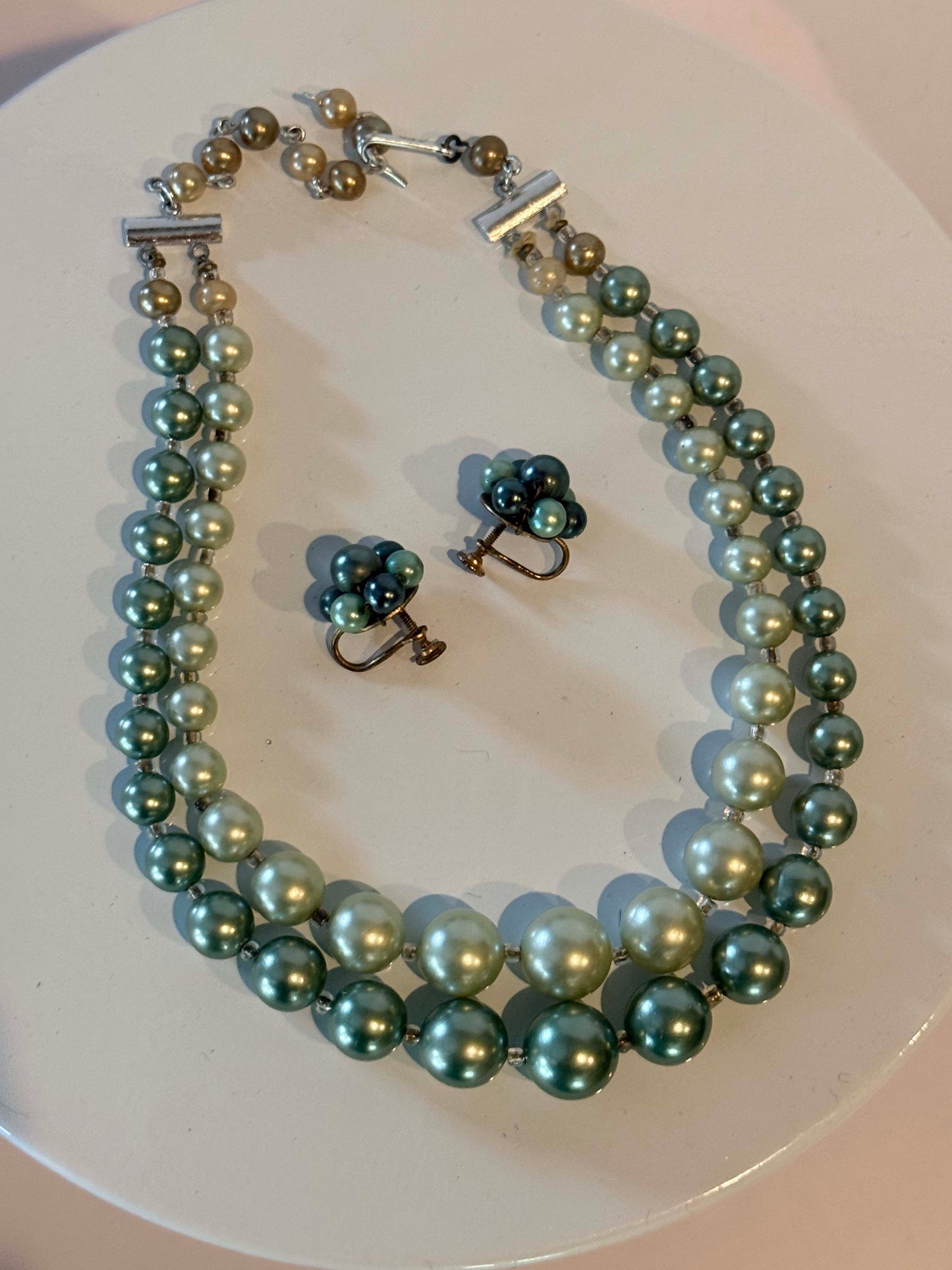 Vintage Double Strand Green Pearl Necklace and Earrings Set, Seafoam Pearl Demi Parure, Mid Century Beaded Jewelry Set, Two Tone Pearl Necklace