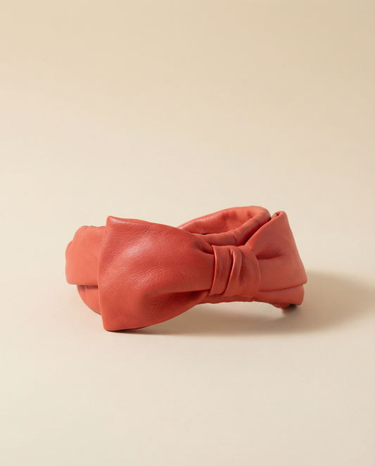 1940s–1950s Vintage Salmon Pink Leather Hat with Bow Accent – Mid-Century Statement Hat