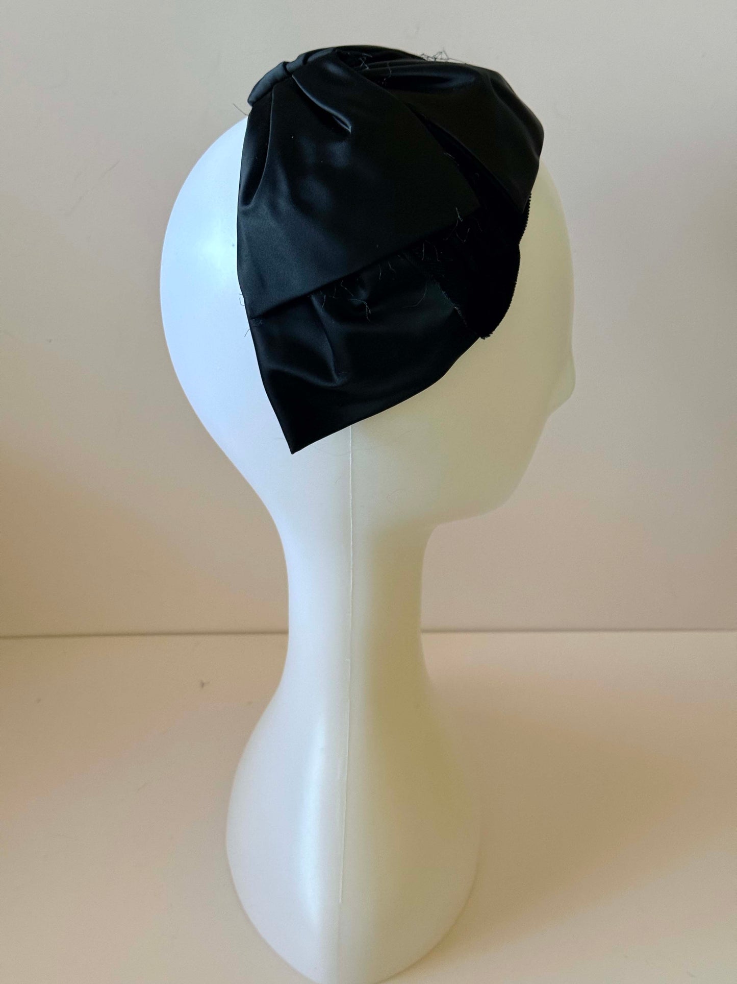 1950s Black Velvet and Satin Fascinator – Vintage Sculpted Audrey Hepburn Style