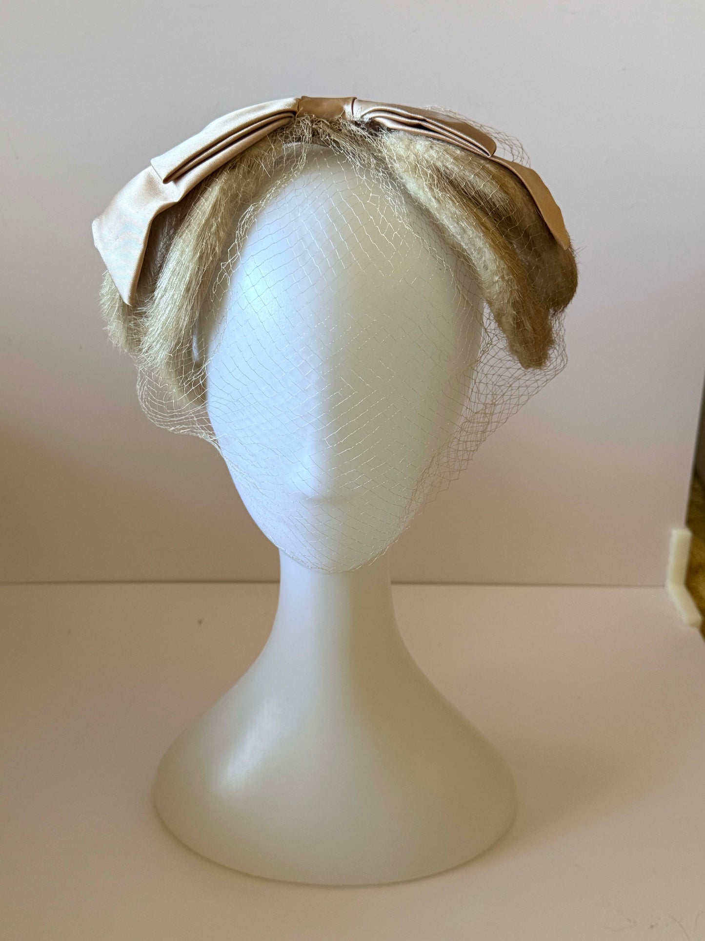 1940s - 1950s Champagne Mink Fur and Satin Bow Fascinator Hat with Veil | Vintage Bridal Cocktail Hat