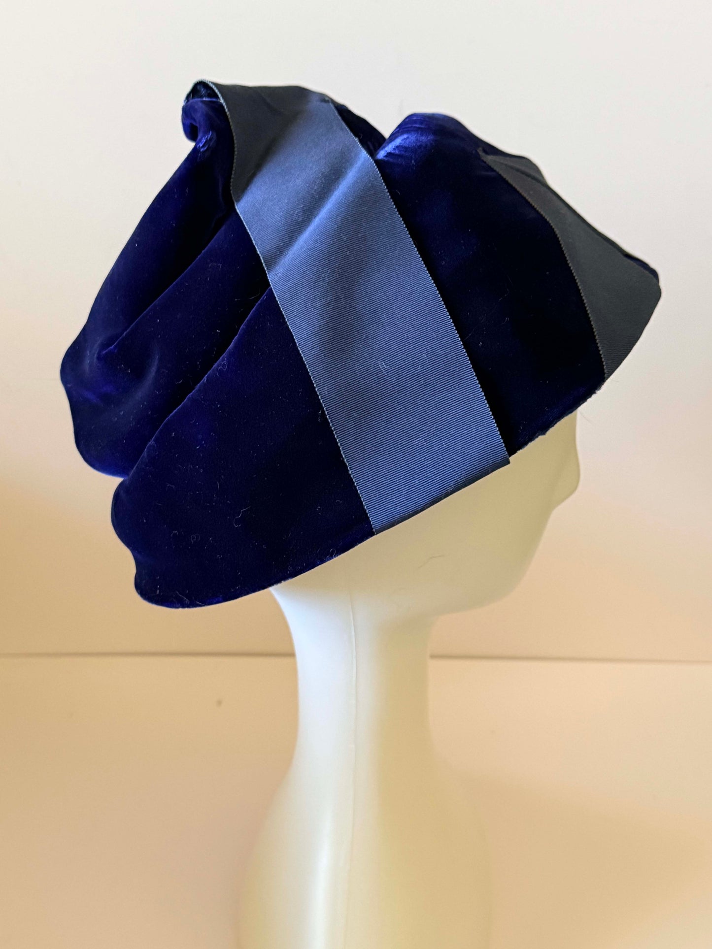 1950s - 1960s Navy - Dark Purple Velvet and Grosgrain Cloche Hat Himelhochs Detroit | Vintage Grosgrain Detail Millinery