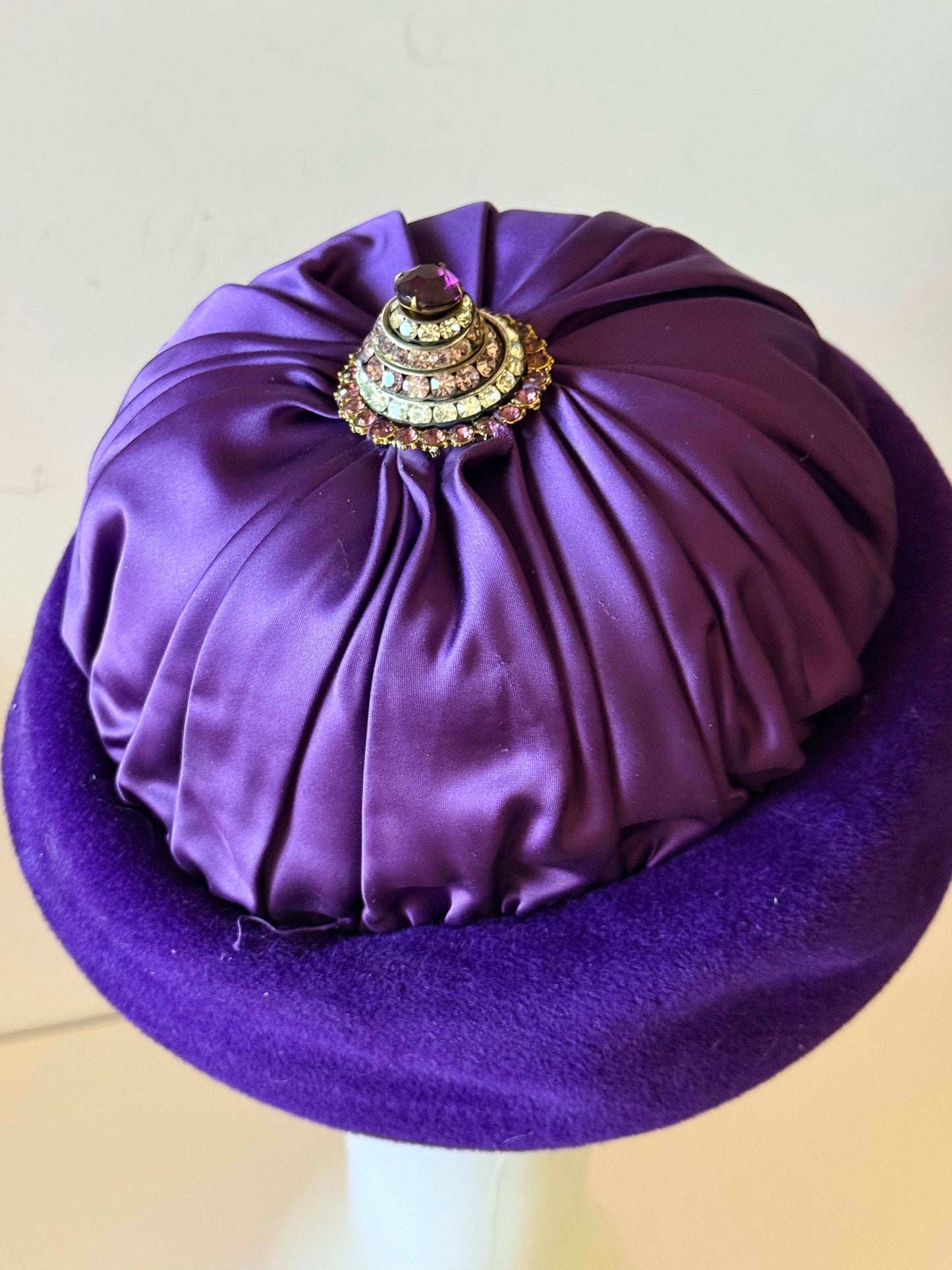1950s - 1960s Evelyn Varon Purple Satin Cocktail Hat with Rhinestone Jewel – Vintage Hat