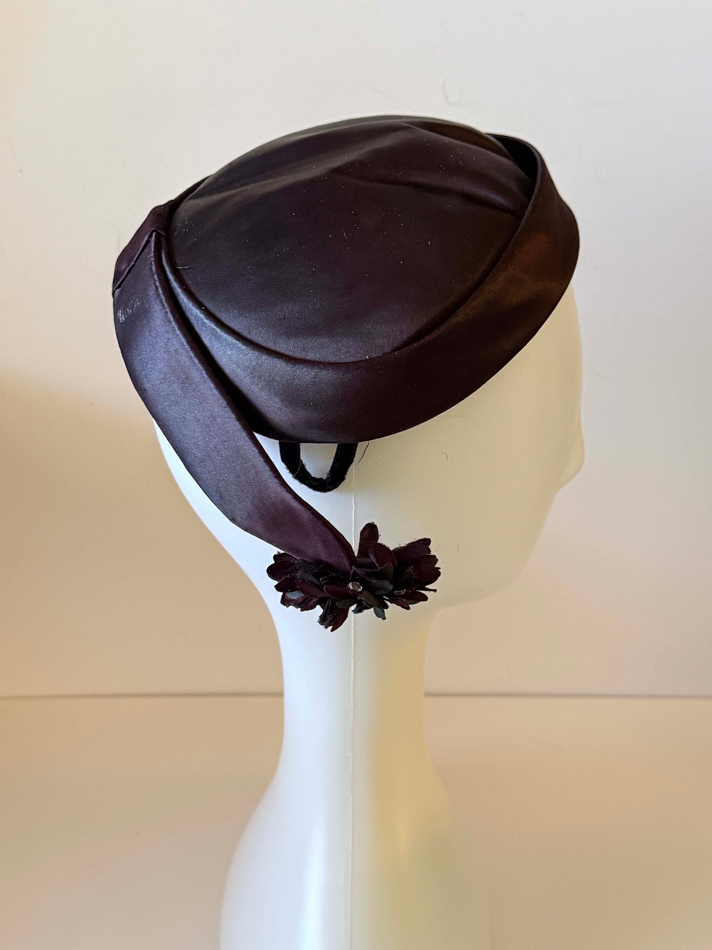 1960s Dark Brown Satin Pillbox Hat – Vintage Audrey Hepburn Style