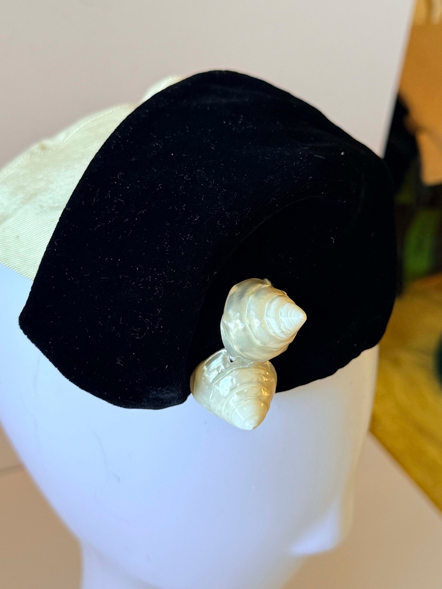 Rosalie DeBow 1930s 1940s Black Velvet Ivory Tilt Hat with Seashell – Vintage Grosgrain Cocktail Hat