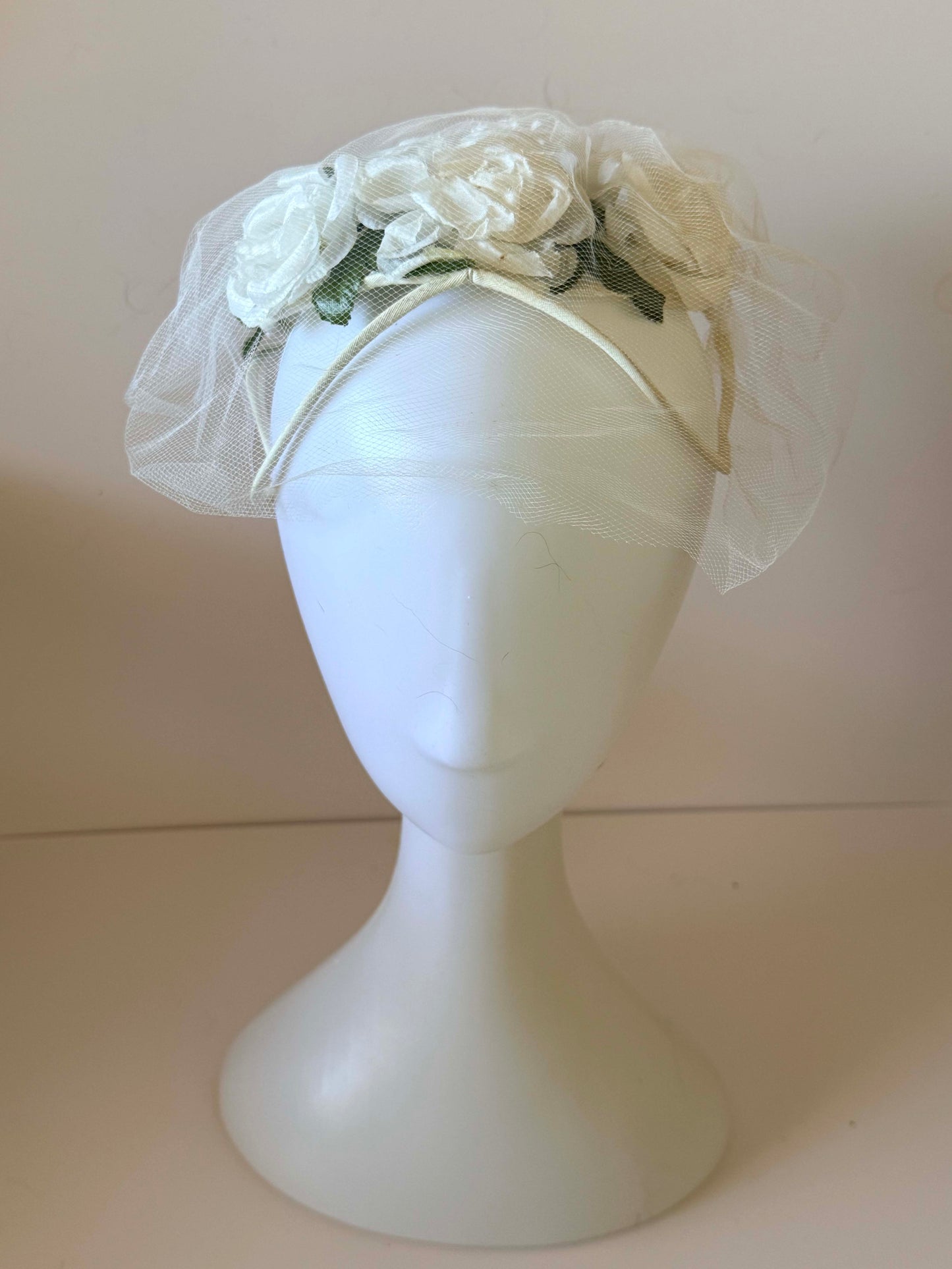 Vintage 1920s - 1950s Ivory Silk Flower Wedding Hat with Net Veil – Bridal Fascinator Headband