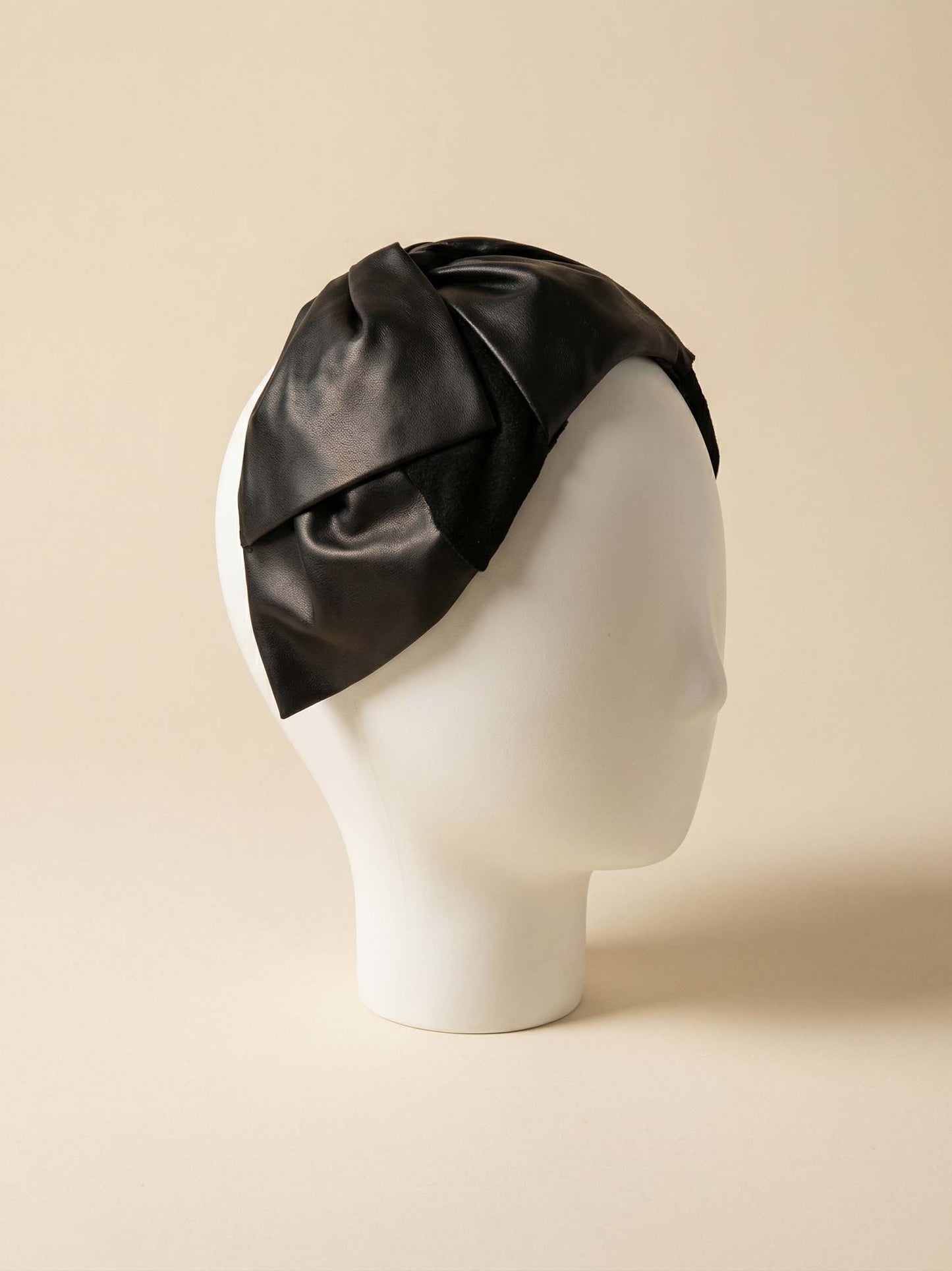 1950s Black Velvet and Satin Fascinator – Vintage Sculpted Audrey Hepburn Style