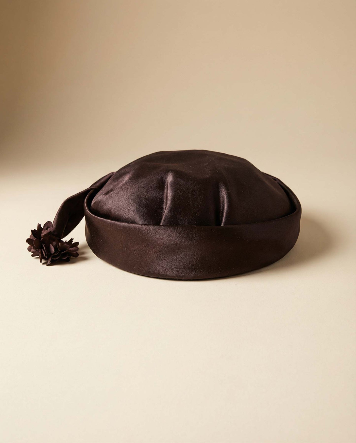 1960s Dark Brown Satin Pillbox Hat – Vintage Audrey Hepburn Style