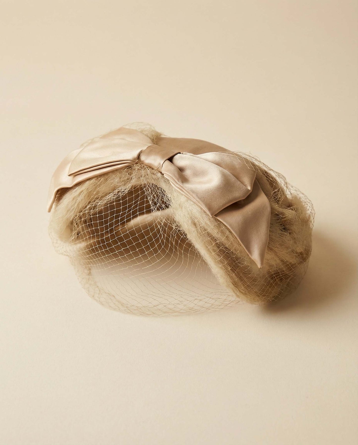 1940s - 1950s Champagne Mink Fur and Satin Bow Fascinator Hat with Veil | Vintage Bridal Cocktail Hat
