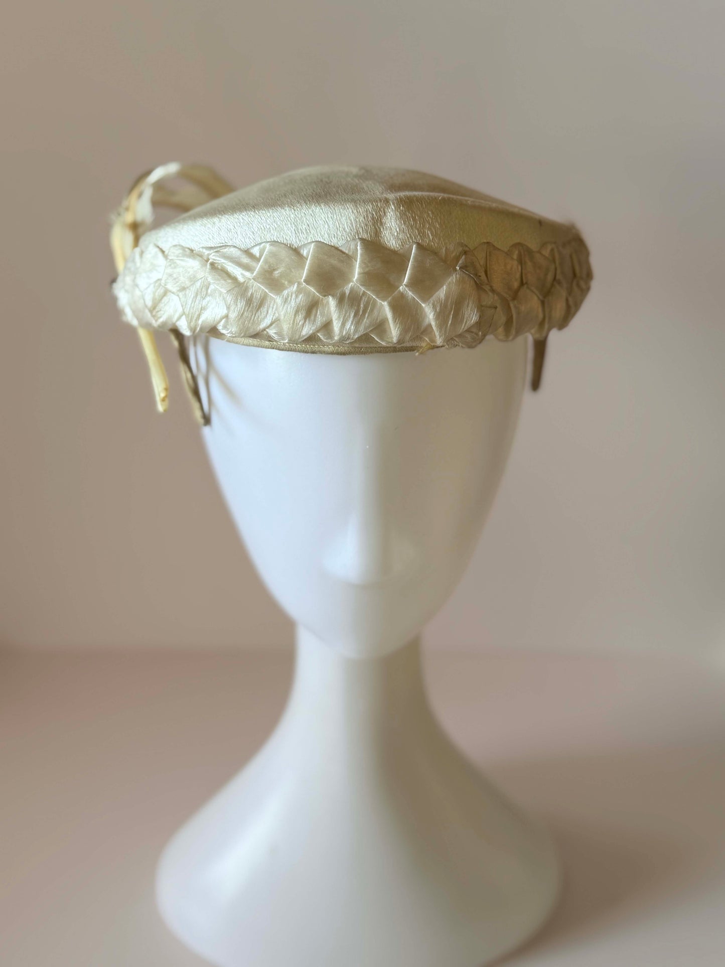 Vintage 1950s Ivory Satin Cocktail Hat | Sculptural Feather Fascinator | Mid Century Bridal Tilt Hat