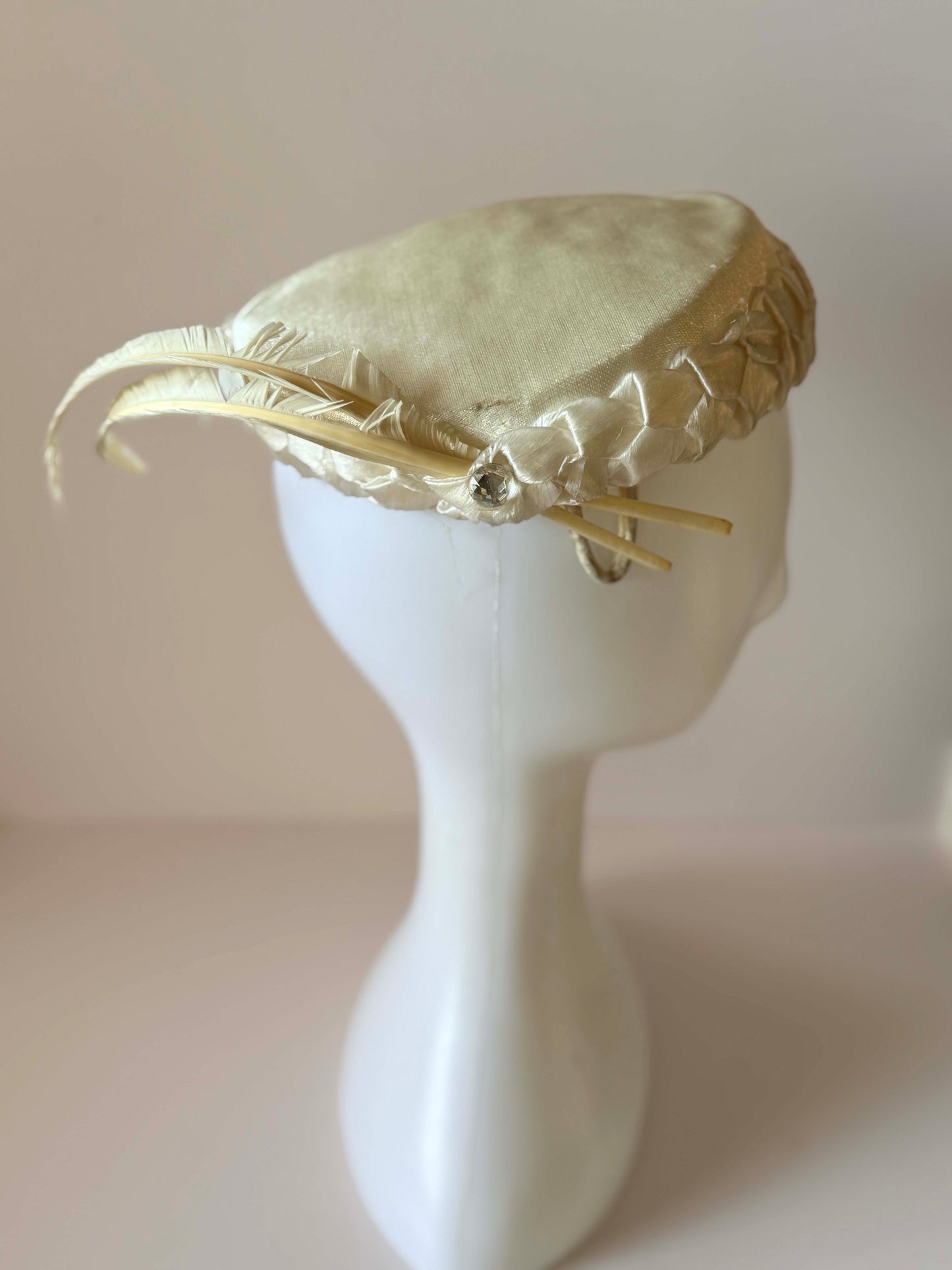 Vintage 1950s Ivory Satin Cocktail Hat | Sculptural Feather Fascinator | Mid Century Bridal Tilt Hat