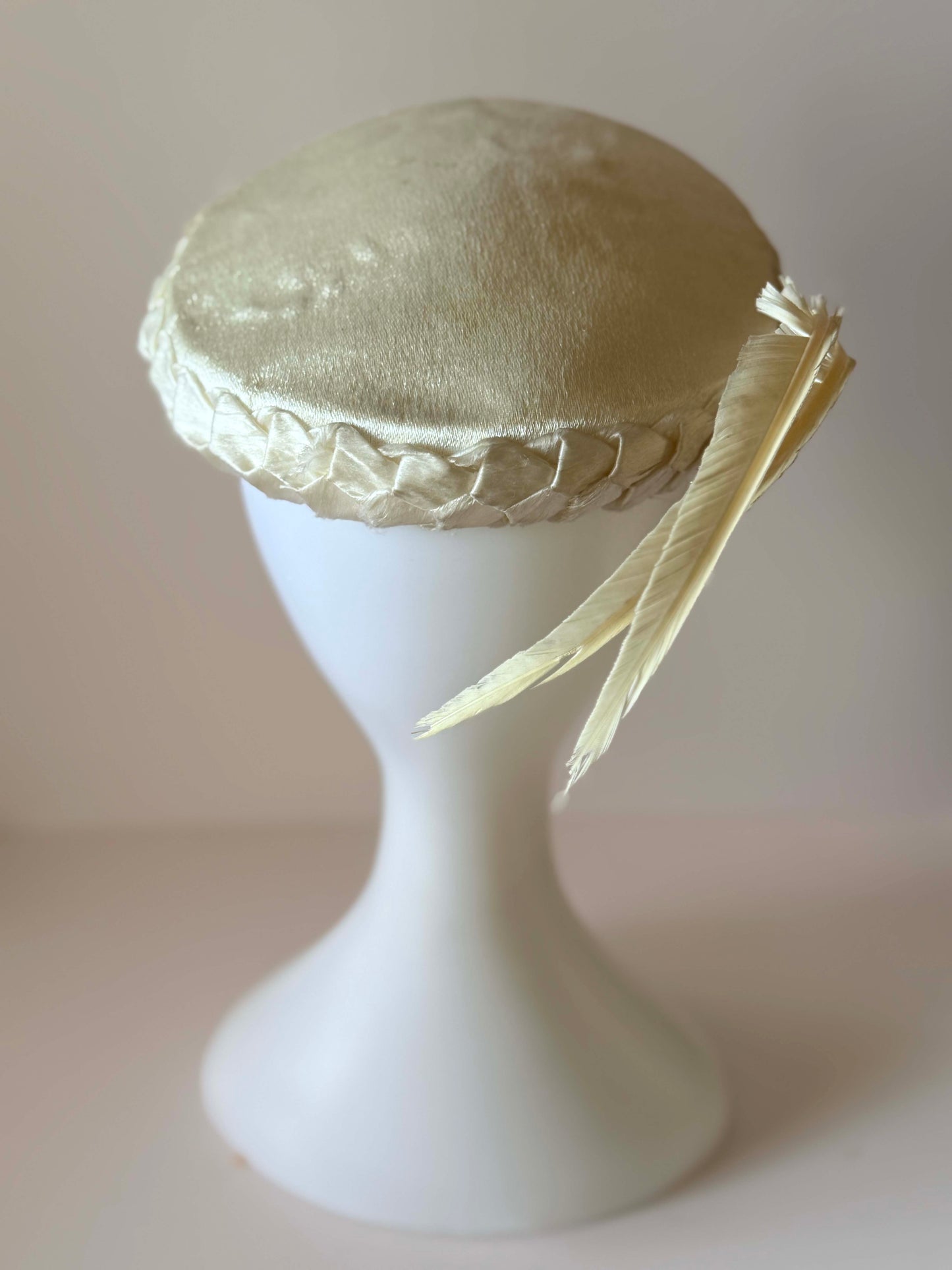 Vintage 1950s Ivory Satin Cocktail Hat | Sculptural Feather Fascinator | Mid Century Bridal Tilt Hat
