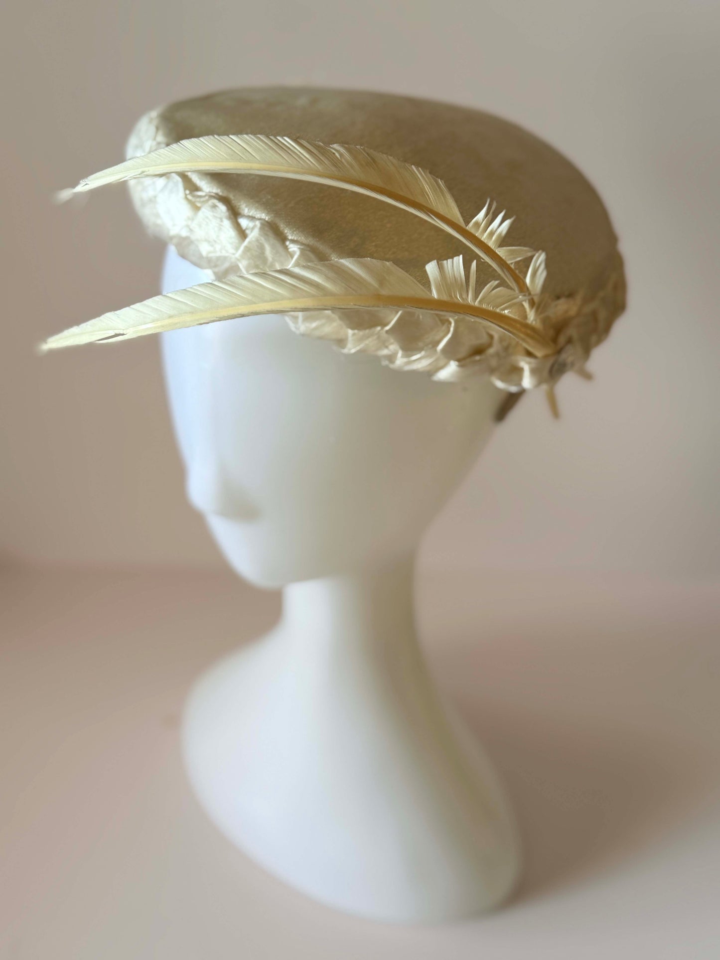 Vintage 1950s Ivory Satin Cocktail Hat | Sculptural Feather Fascinator | Mid Century Bridal Tilt Hat