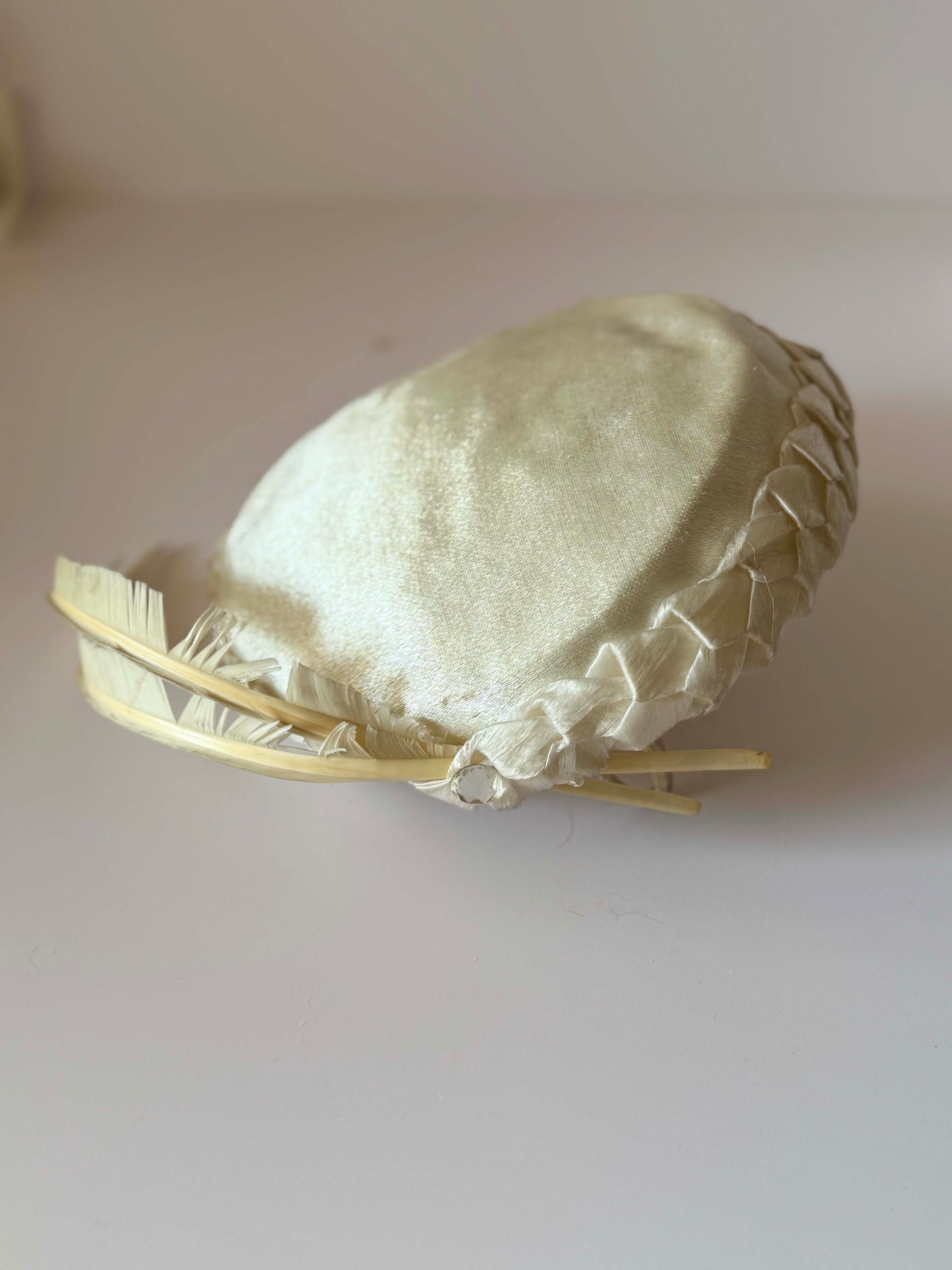 Vintage 1950s Ivory Satin Cocktail Hat | Sculptural Feather Fascinator | Mid Century Bridal Tilt Hat