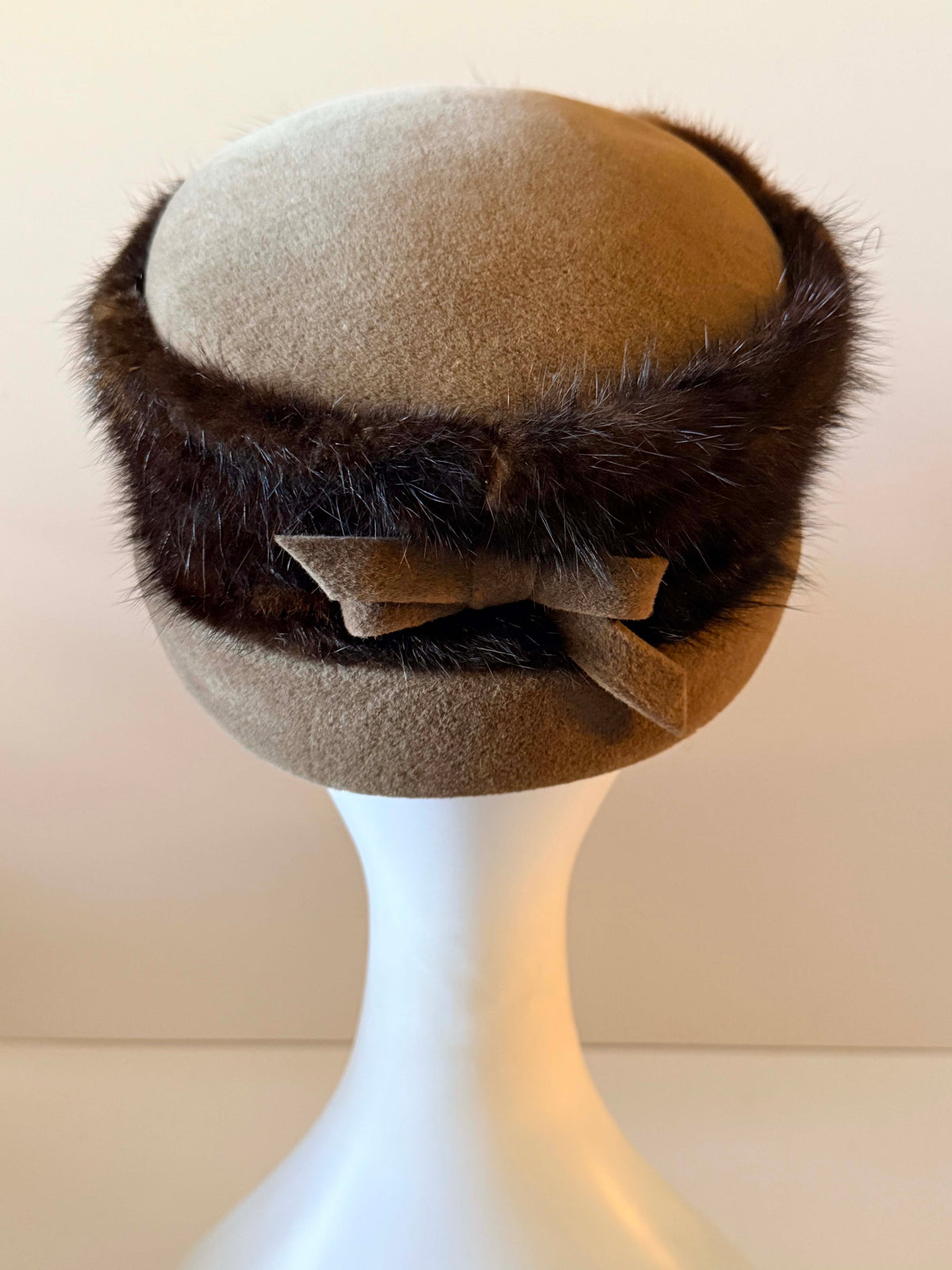 Vintage Lilly Daché Dachettes 1960s Taupe Wool Felt Pillbox Hat Dark Brown Fur Trim Designer Mid Century Winter Millinery