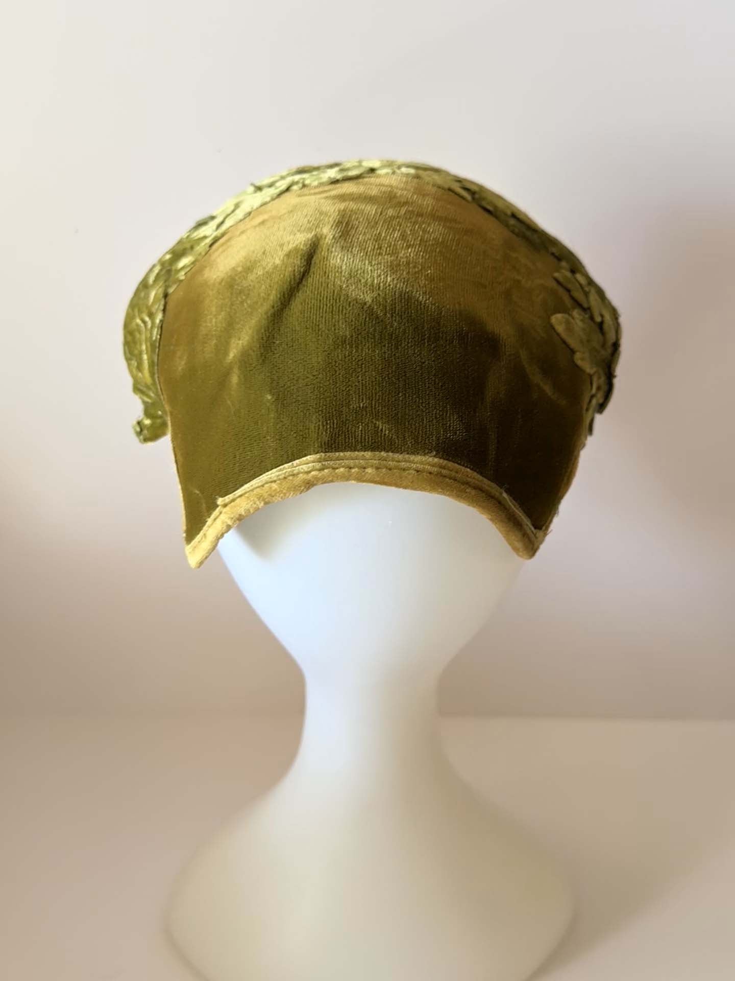 1960s Olive Green Velvet Leaf Cocktail Hat | Sculptural Velvet Fascinator Cap | Woodland Couture Style Vintage Hat