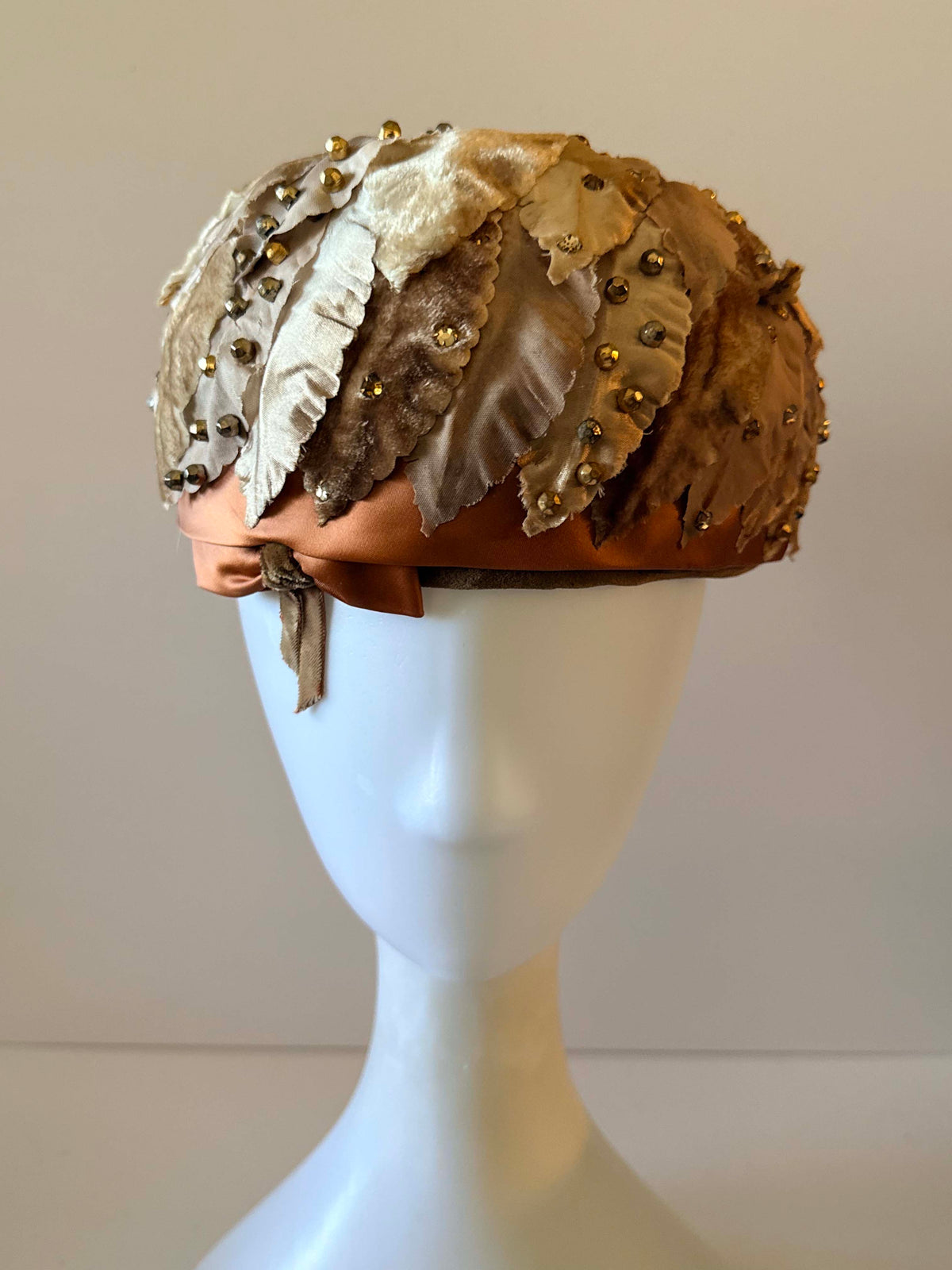 Vintage 1950s Vincent de Koven Champagne Gold Velvet Leaf Pillbox Hat Beaded Satin Cocktail Evening Designer Millinery