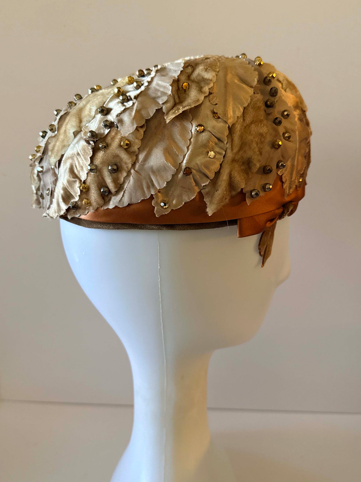 Vintage 1950s Vincent de Koven Champagne Gold Velvet Leaf Pillbox Hat Beaded Satin Cocktail Evening Designer Millinery