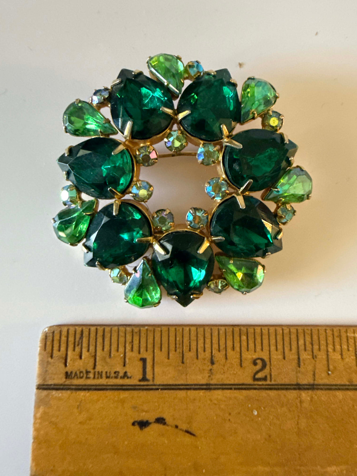 Vintage 1950s Green Rhinestone Wreath Brooch Emerald Green Aurora Borealis Crystal Christmas Pin Mid Century Costume Jewelry