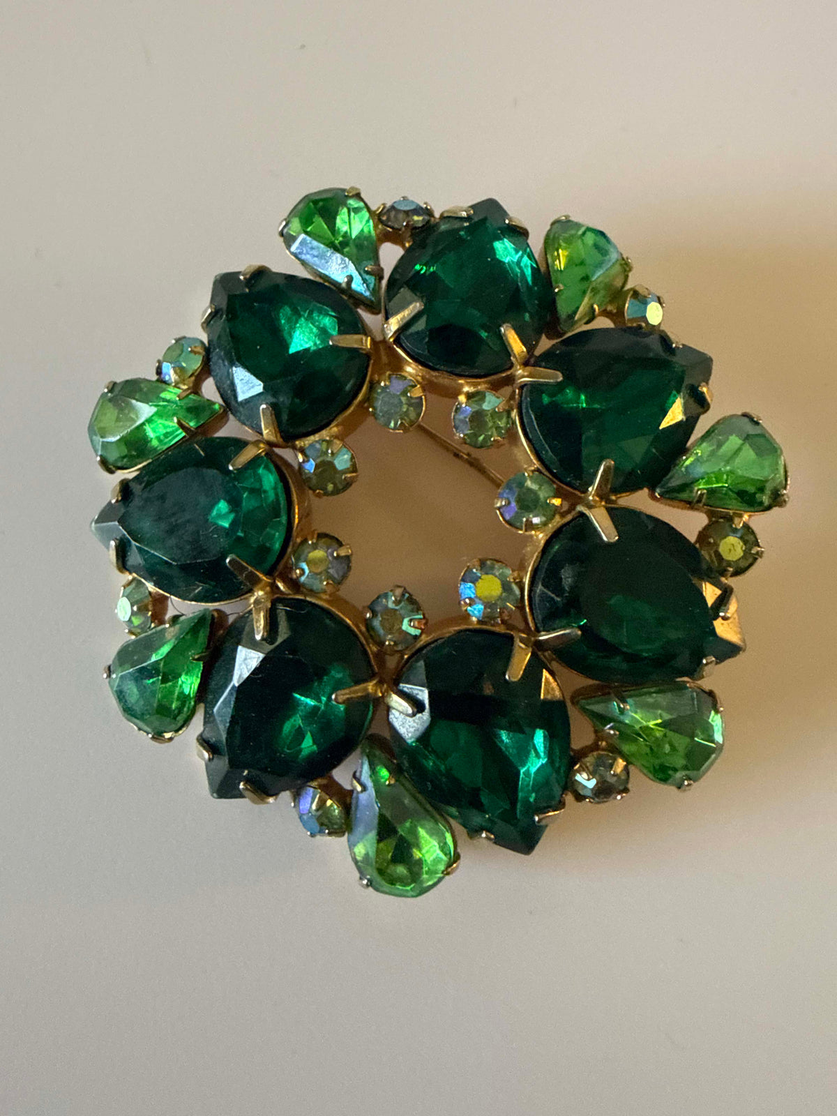 Vintage 1950s Green Rhinestone Wreath Brooch Emerald Green Aurora Borealis Crystal Christmas Pin Mid Century Costume Jewelry