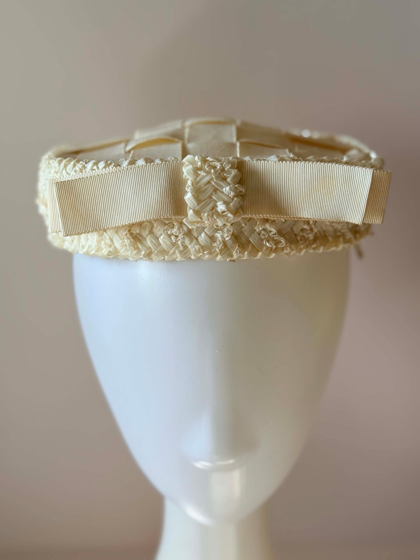 Vintage Ivory Ribbon Woven Pillbox Hat | 1950s Bridal Cocktail Hat | Basket Weave Grosgrain Fascinator | Mid Century Wedding Millinery