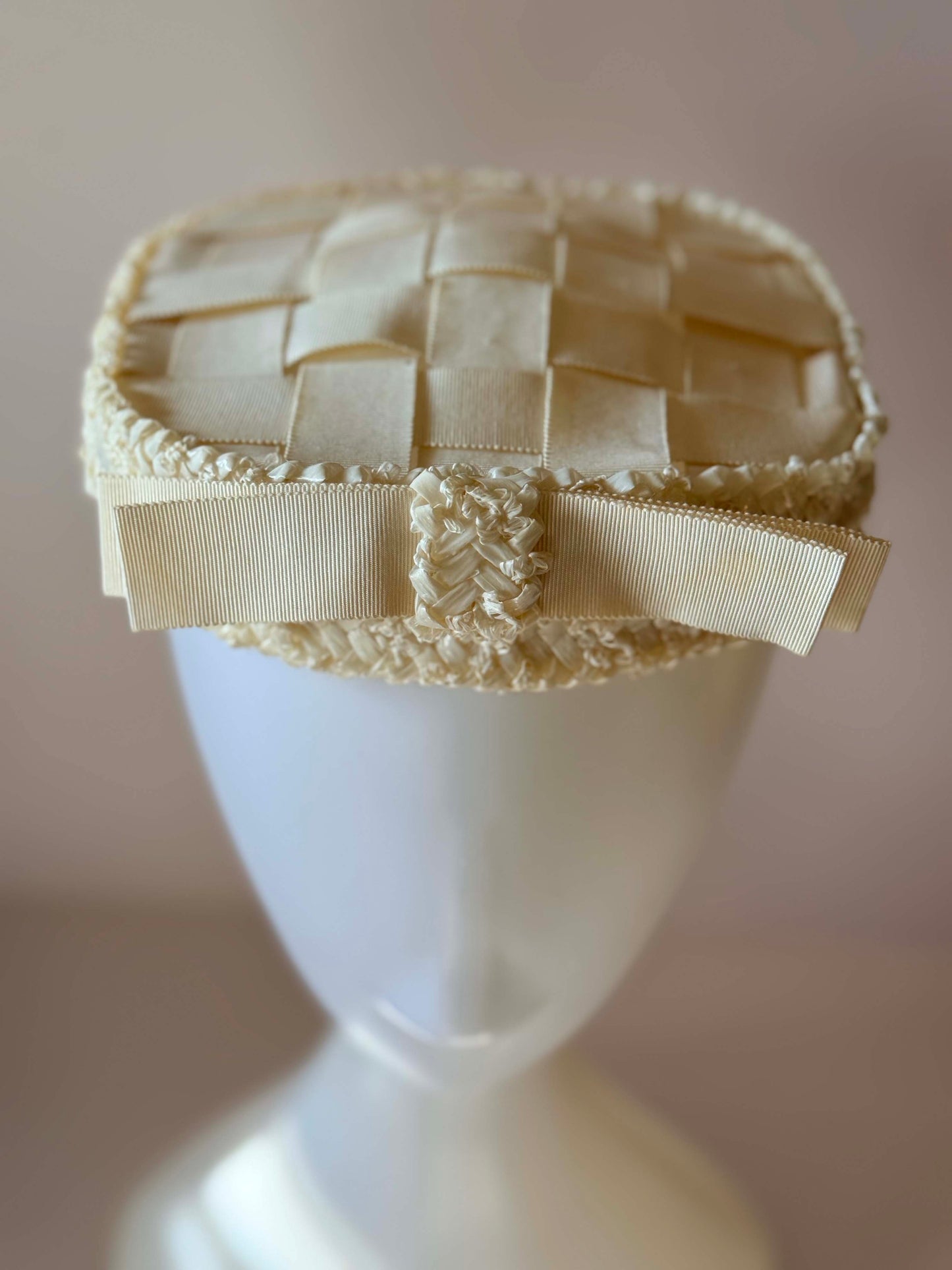 Vintage Ivory Ribbon Woven Pillbox Hat | 1950s Bridal Cocktail Hat | Basket Weave Grosgrain Fascinator | Mid Century Wedding Millinery