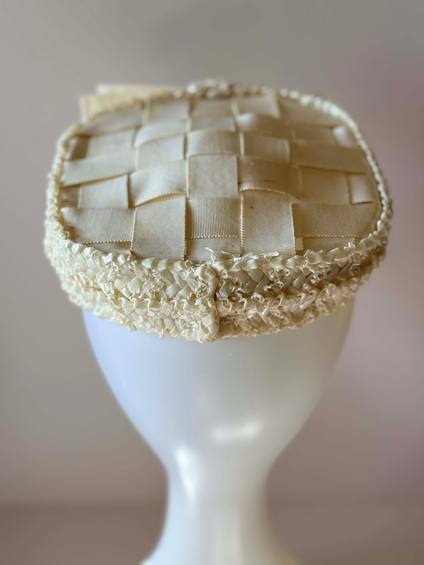Vintage Ivory Ribbon Woven Pillbox Hat | 1950s Bridal Cocktail Hat | Basket Weave Grosgrain Fascinator | Mid Century Wedding Millinery