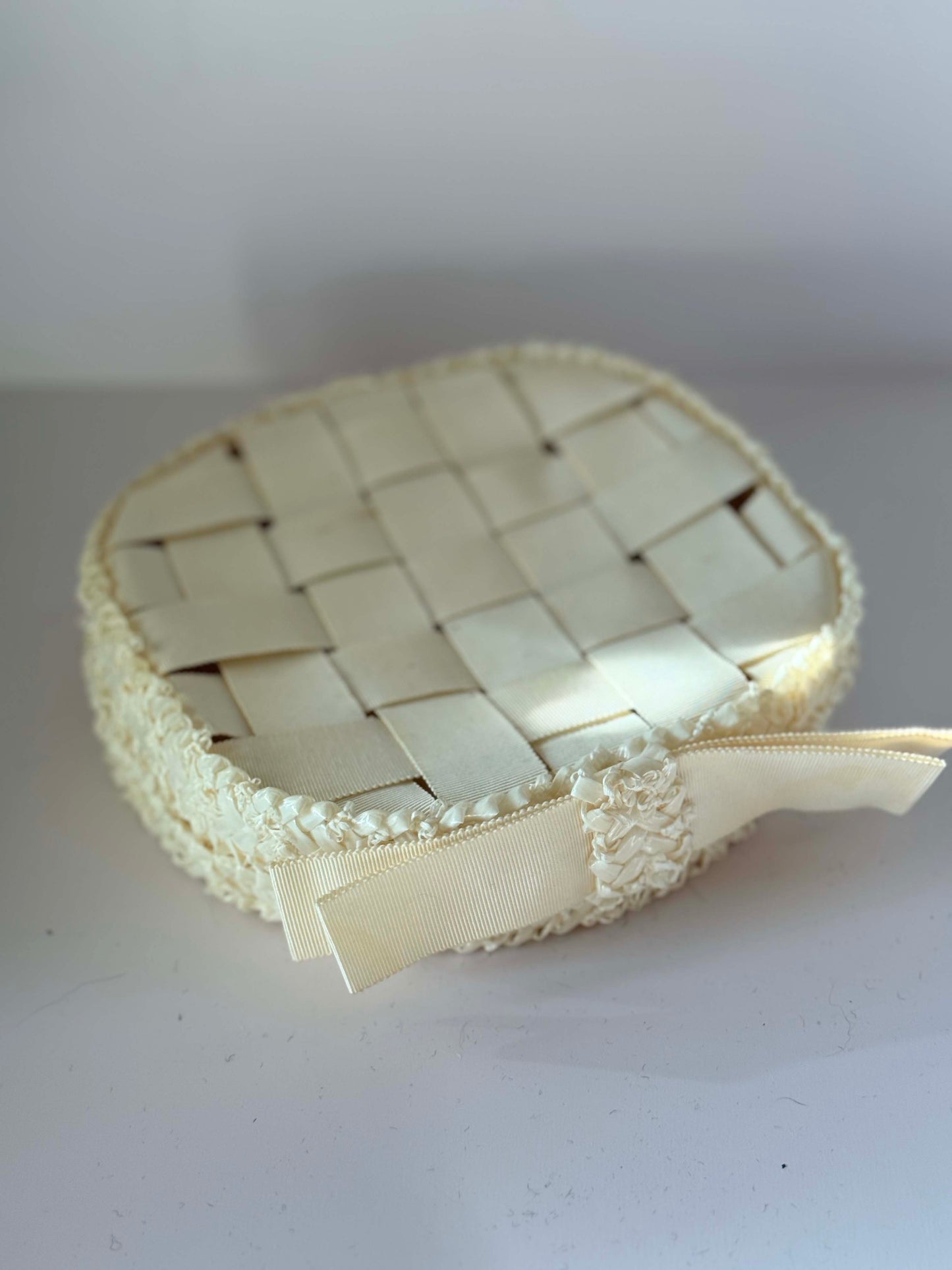 Vintage Ivory Ribbon Woven Pillbox Hat | 1950s Bridal Cocktail Hat | Basket Weave Grosgrain Fascinator | Mid Century Wedding Millinery