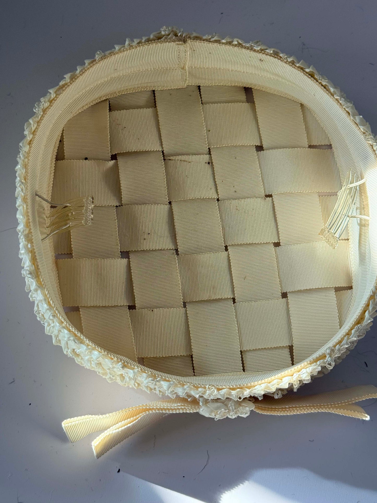 Vintage Ivory Ribbon Woven Pillbox Hat | 1950s Bridal Cocktail Hat | Basket Weave Grosgrain Fascinator | Mid Century Wedding Millinery