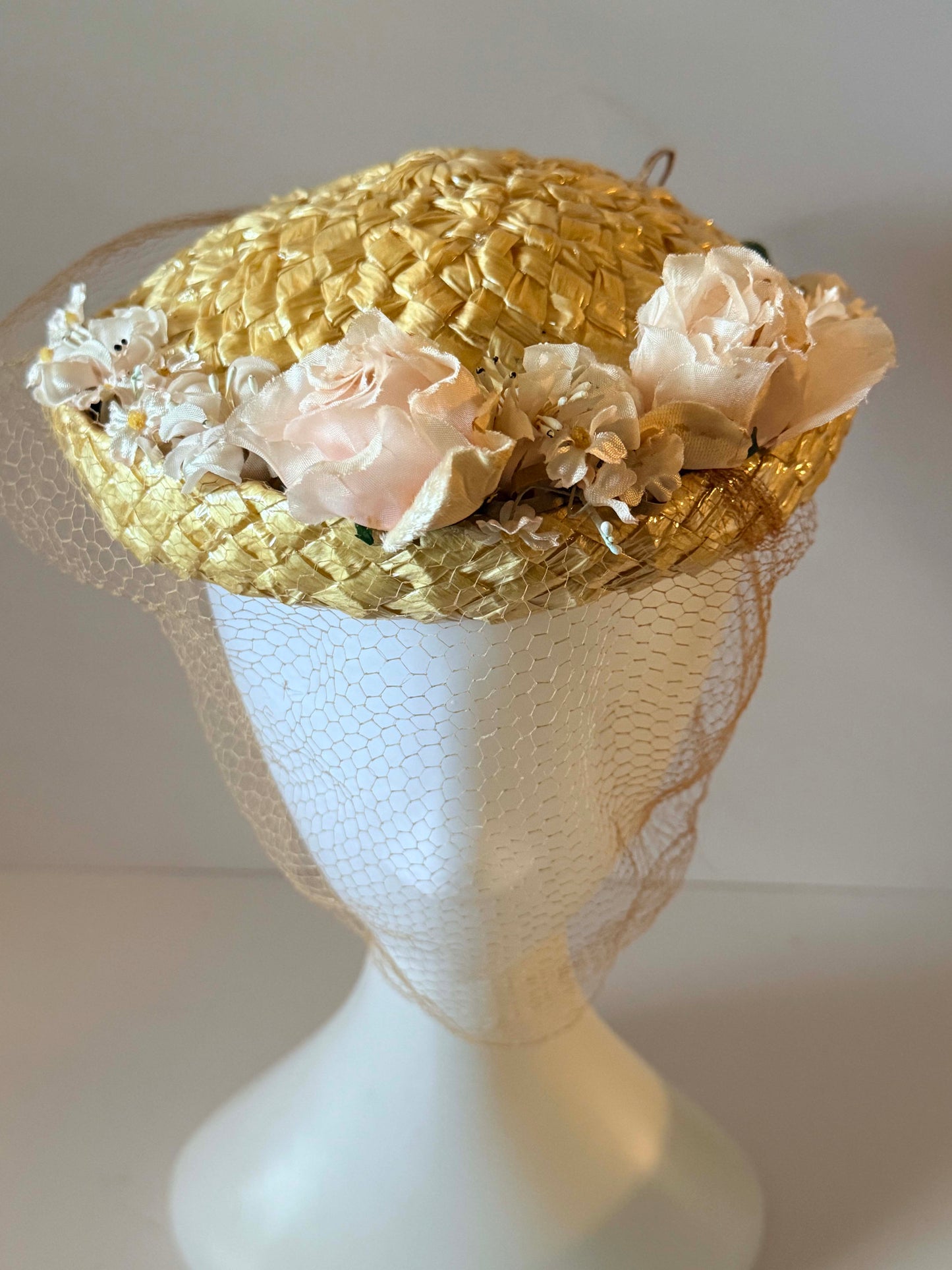 Vintage 1950s Straw Floral Veiled Cocktail Hat | Blush Rose Fascinator | Mid Century Garden Party Hat