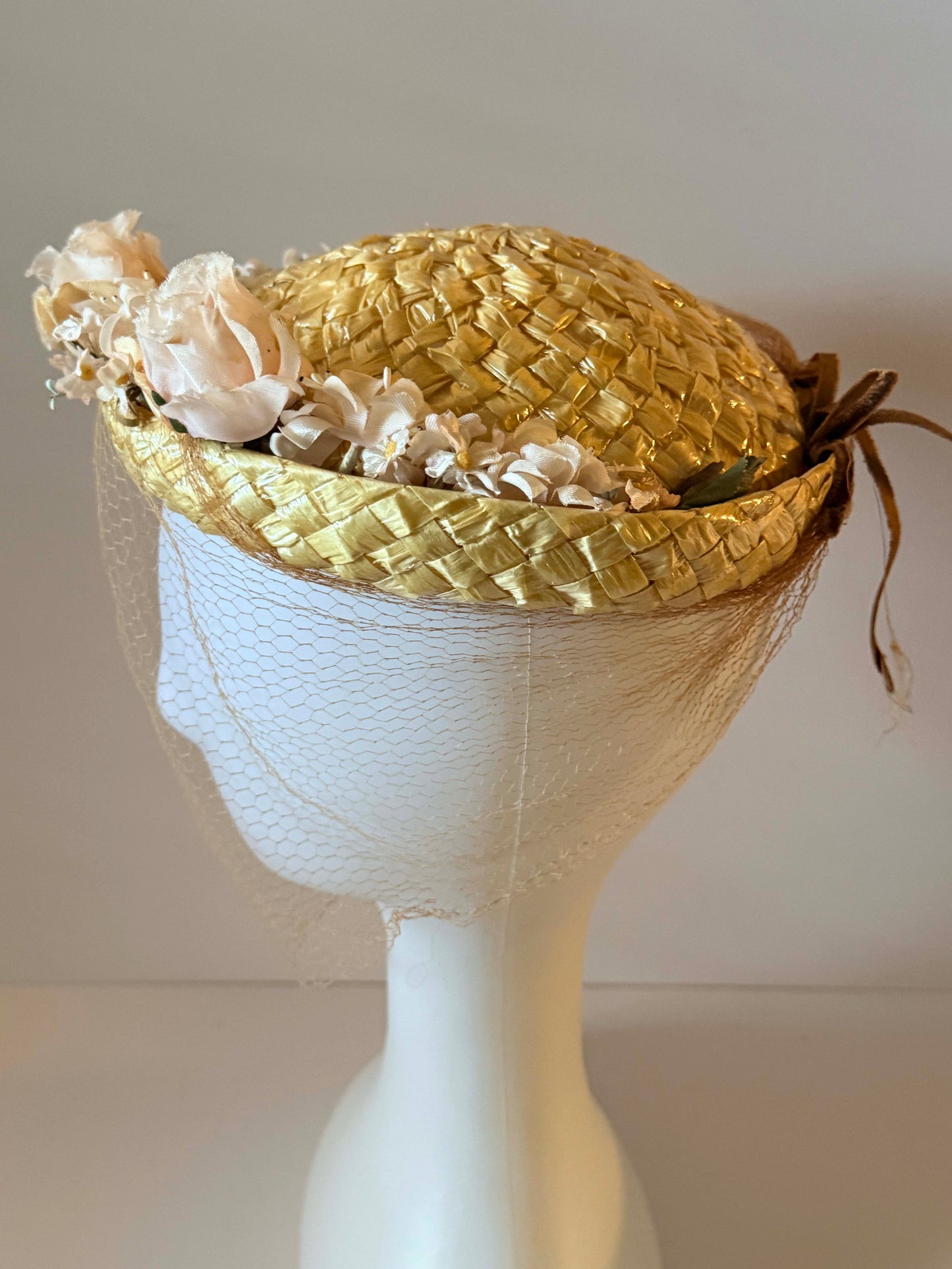 Vintage 1950s Straw Floral Veiled Cocktail Hat | Blush Rose Fascinator | Mid Century Garden Party Hat