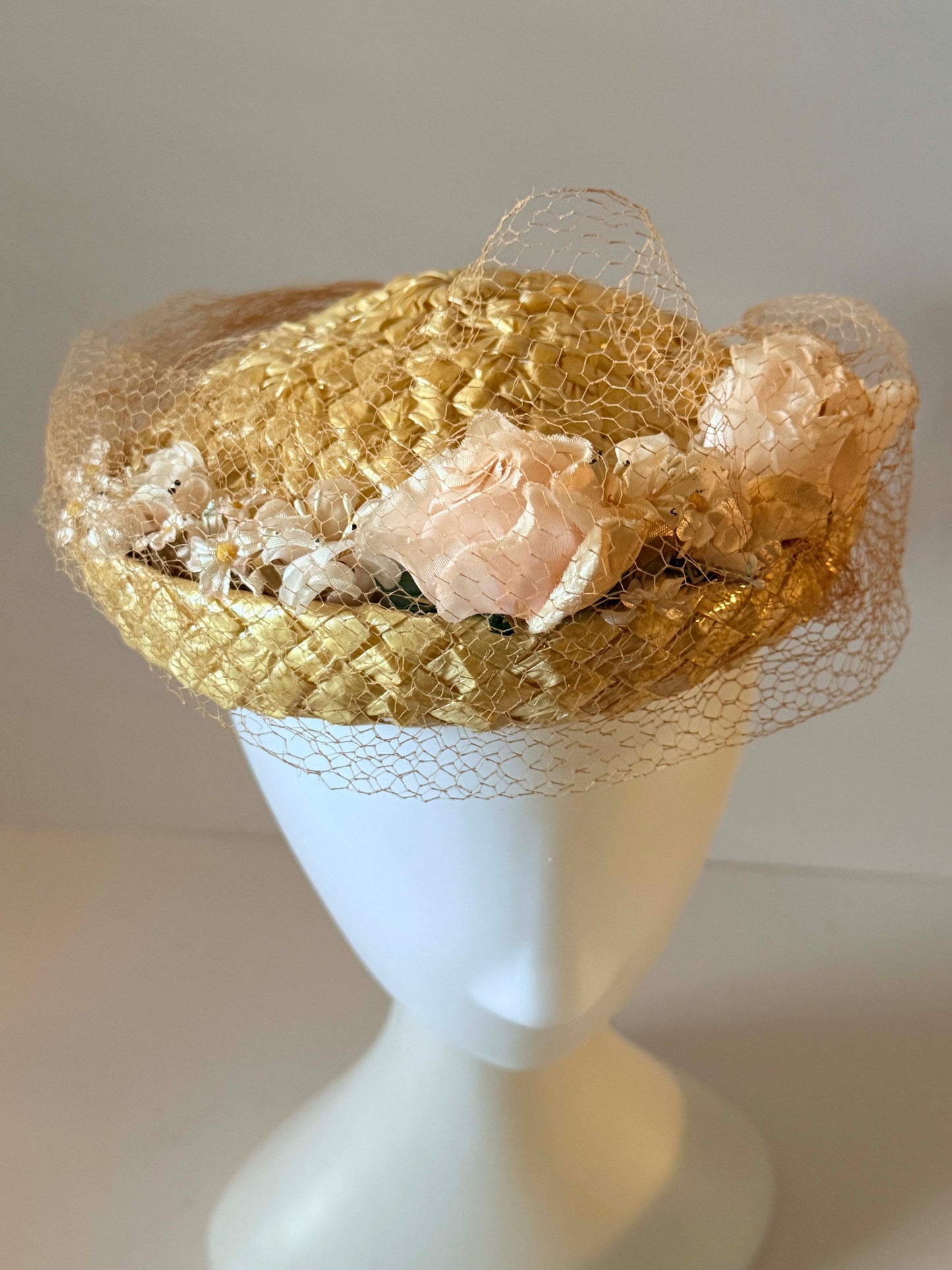 Vintage 1950s Straw Floral Veiled Cocktail Hat | Blush Rose Fascinator | Mid Century Garden Party Hat