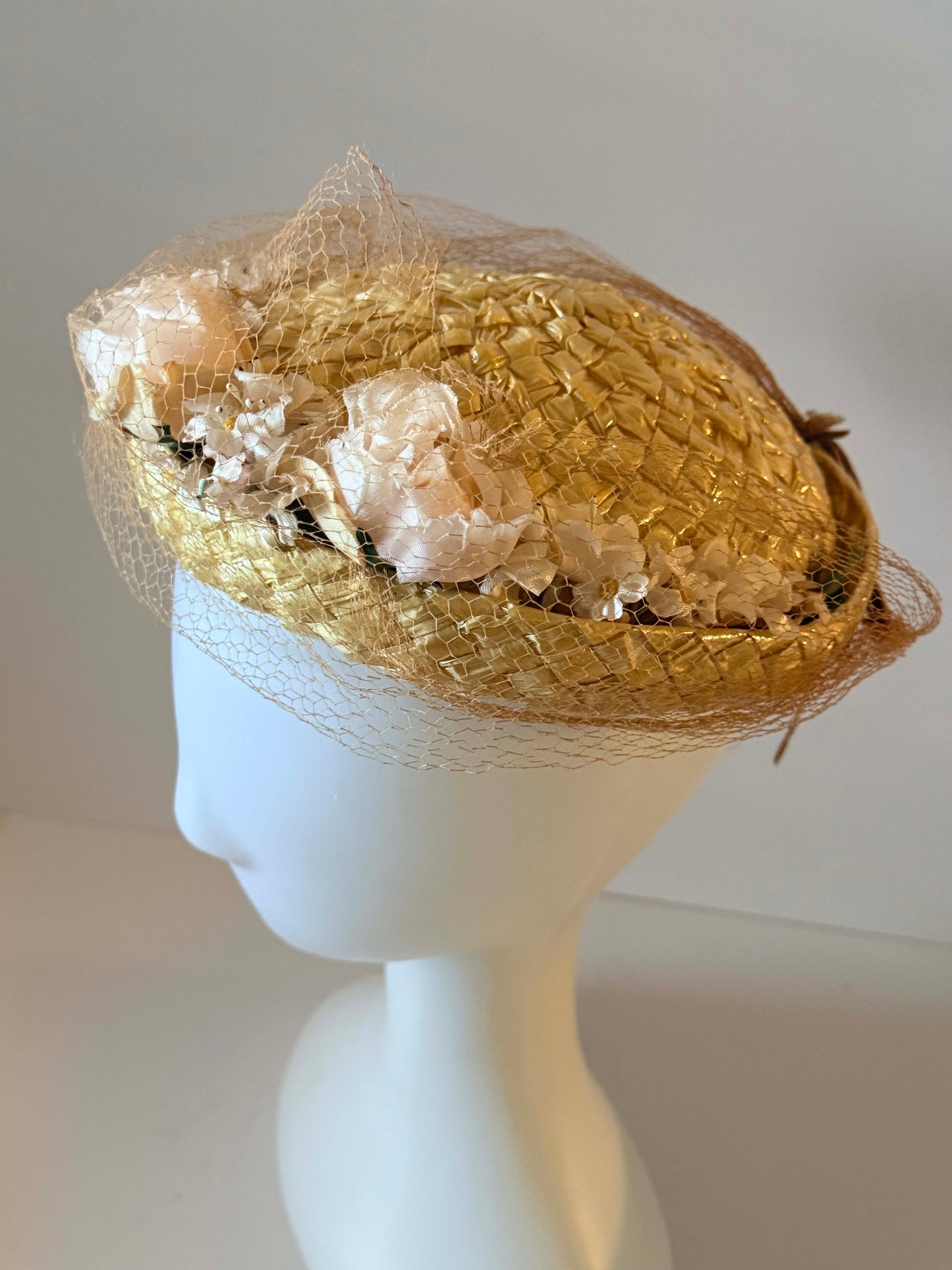 Vintage 1950s Straw Floral Veiled Cocktail Hat | Blush Rose Fascinator | Mid Century Garden Party Hat