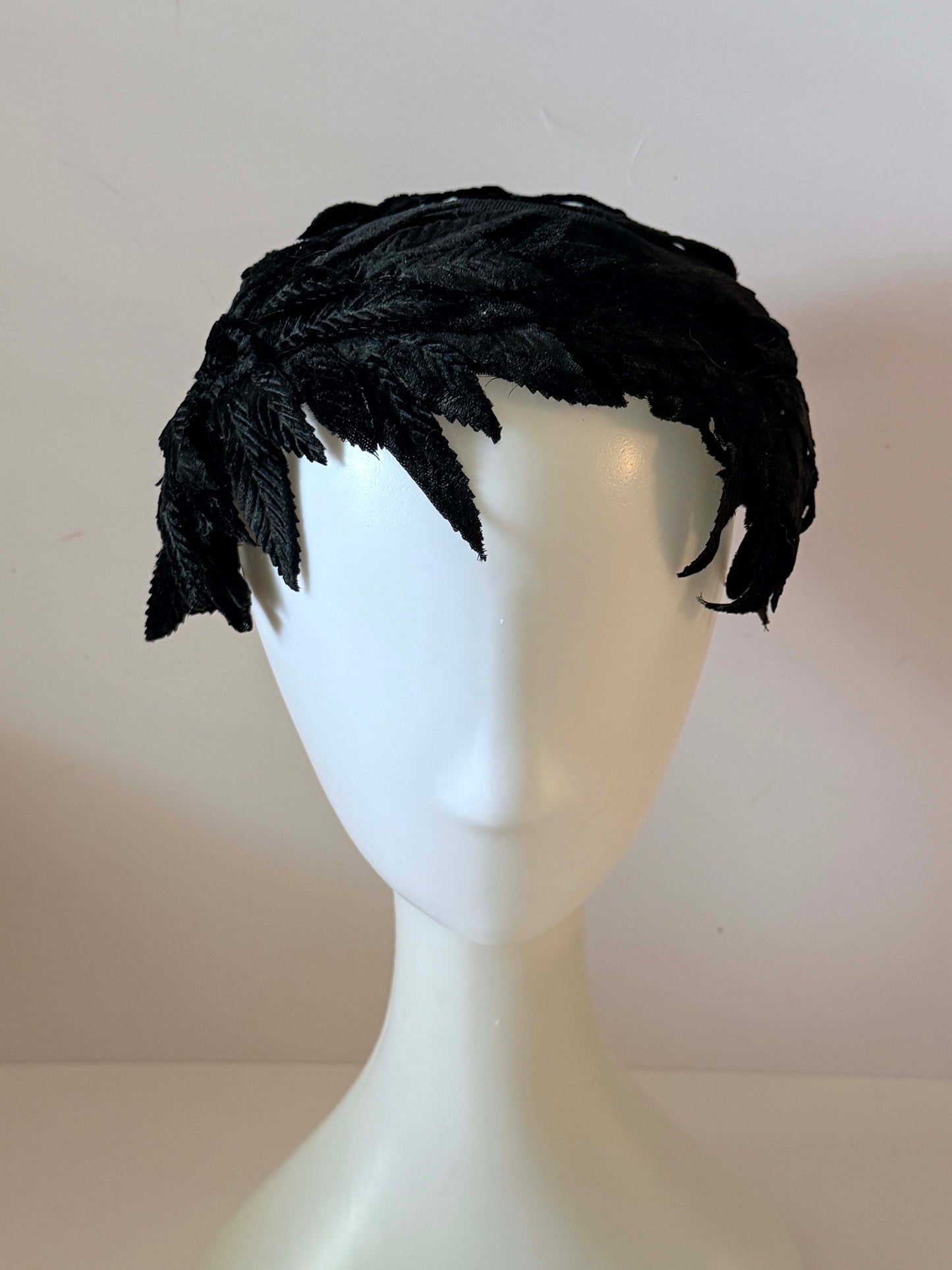 Vintage 1950s Black Leaf Cocktail Hat | Sculptural Velvet Leaf Fascinator | Mid Century Half Hat | Gothic Elegance Millinery | Audrey Hepburn Style Hat