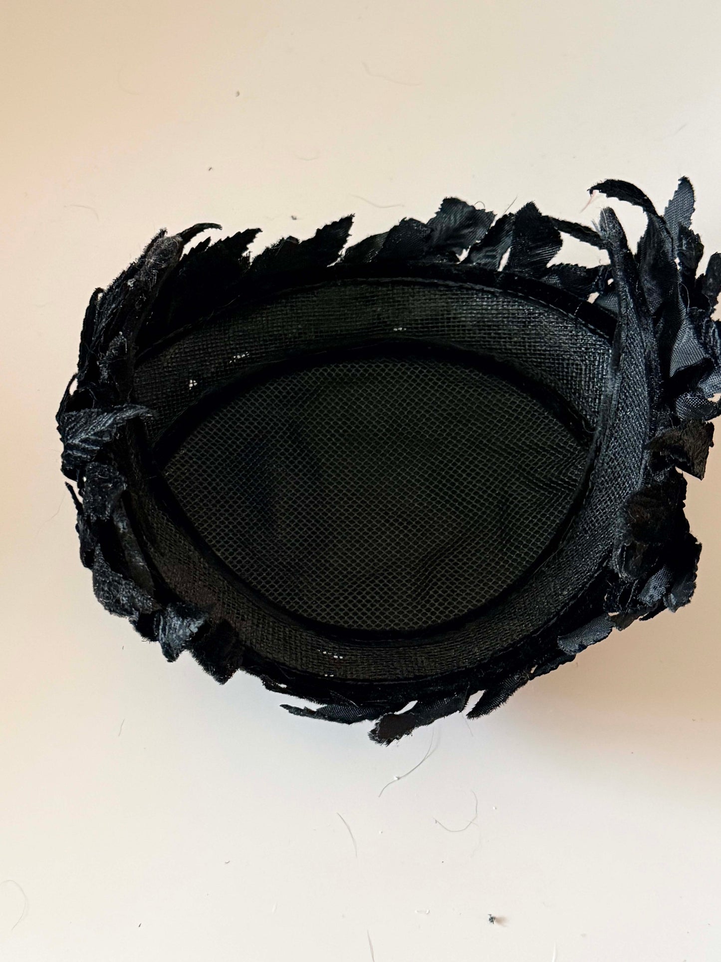 Vintage 1950s Black Leaf Cocktail Hat | Sculptural Velvet Leaf Fascinator | Mid Century Half Hat | Gothic Elegance Millinery | Audrey Hepburn Style Hat
